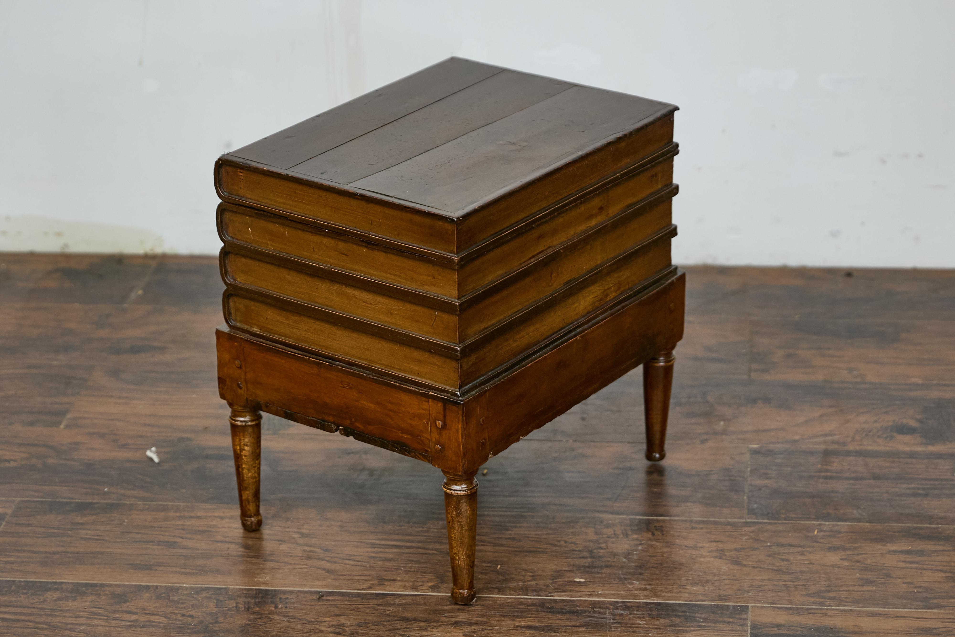 XIXe siècle Table de rangement Victorian Faux Book Trunk on Base Table with Storage, 19th Century Accent Piece en vente