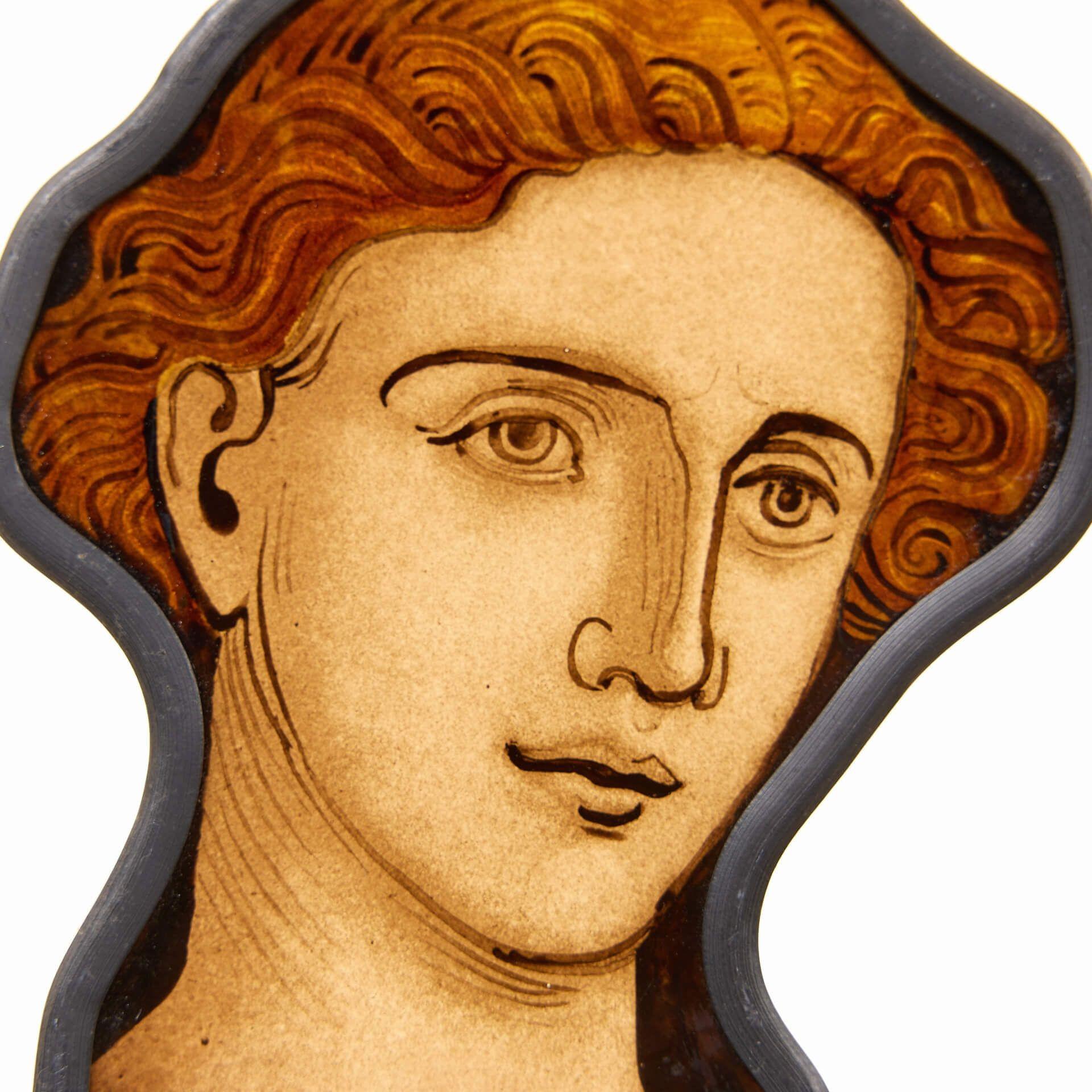 Viktorianische Figur Buntglasfenster hängend (Ästhetizismus) im Angebot