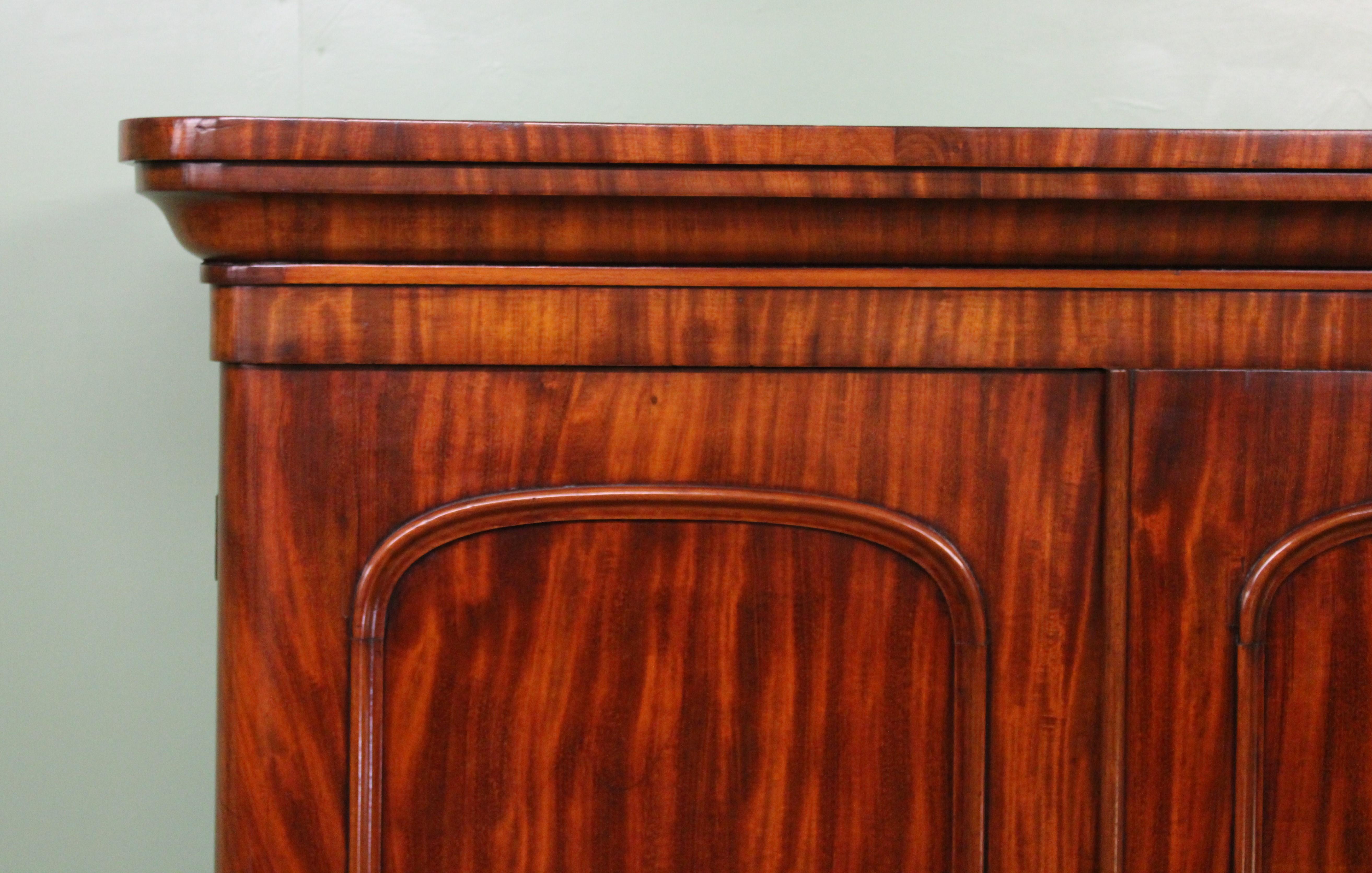Victorian Figured Mahogany Linen Press In Good Condition For Sale In Poling, West Sussex