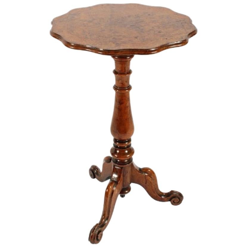 Victorian Figured Oak Tripod Table, 19th Century For Sale