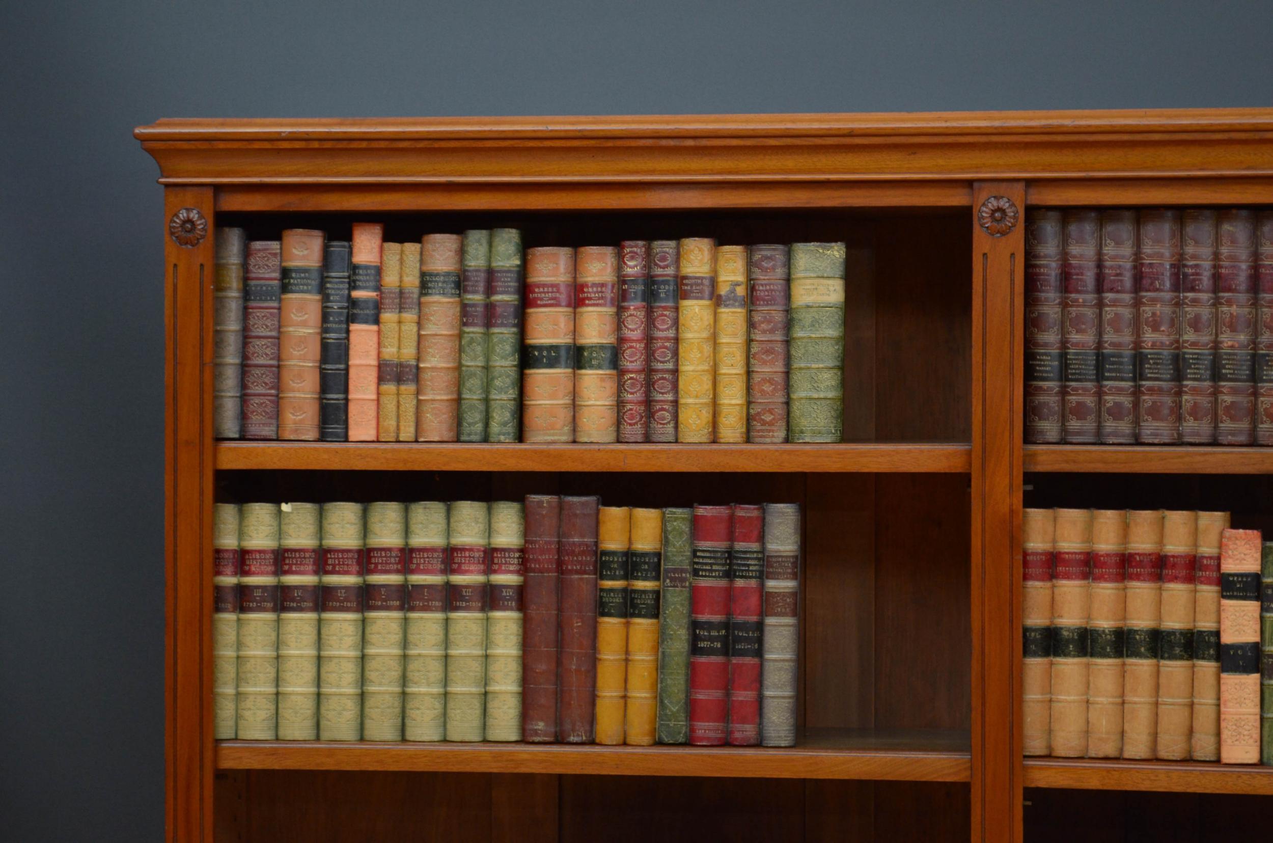 Viktorianisches offenes Bücherregal aus gemasertem Nussbaum im Zustand „Gut“ im Angebot in Whaley Bridge, GB