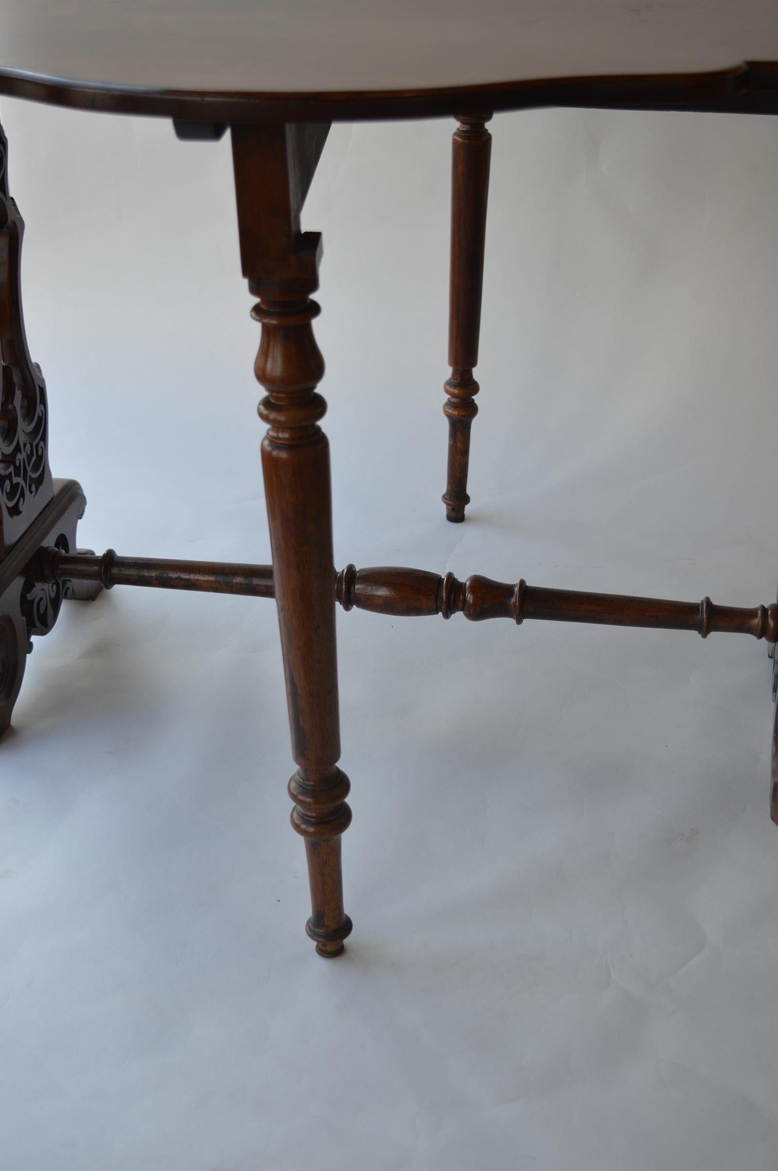 Victorian Figured Walnut Sutherland Table For Sale 3