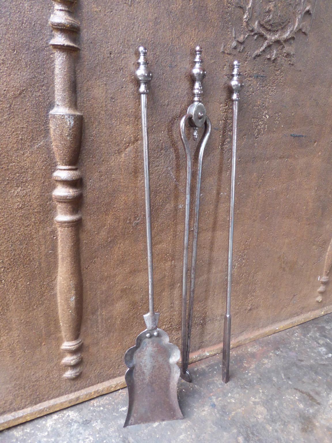 19th century English Victorian set of three tools made of polished steel. The set is in a good condition and is fully functional.







  