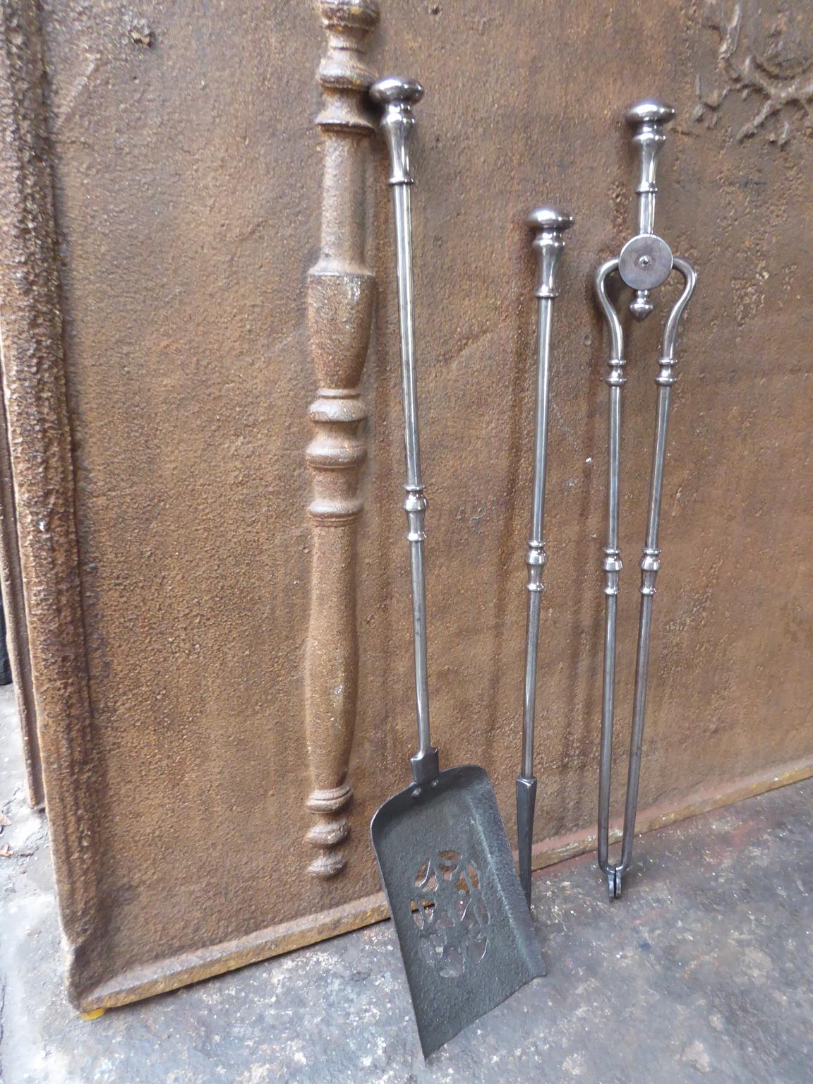 19th century English Victorian set of three tools made of polished steel. The set is in a good condition and is fully functional.








  