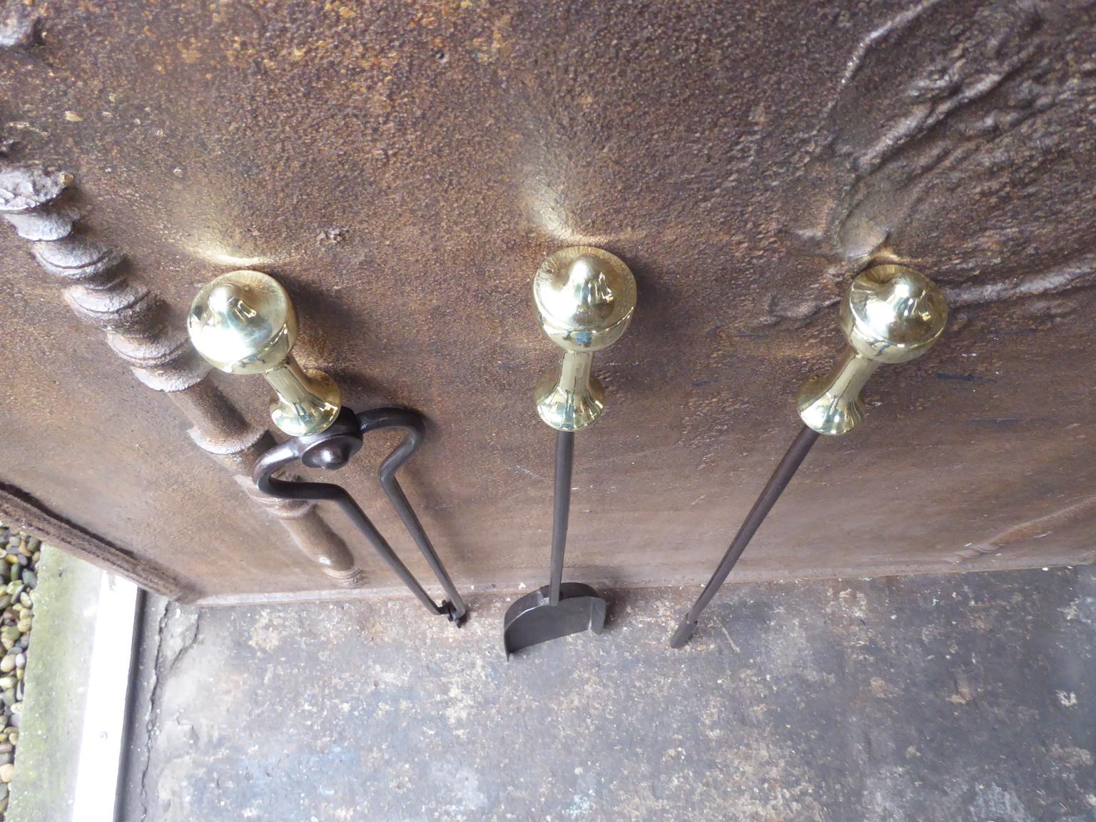 Victorian Fireplace Tools or Fire Irons, 19th Century, English In Good Condition For Sale In Soest, NL