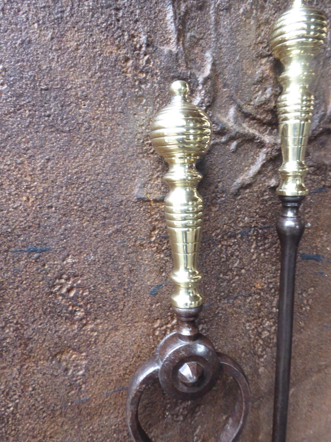 Victorian Fireplace Tools or Fire Irons, 19th Century, English In Good Condition For Sale In Amerongen, NL