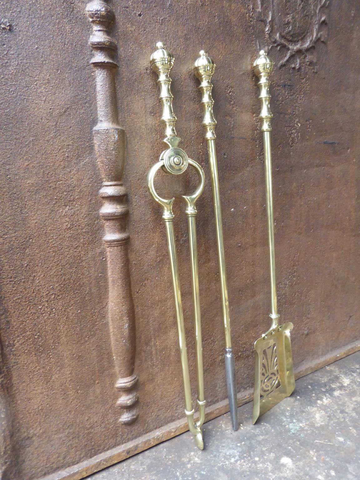 Late 19th or early 20th century English Victorian set of three tools made of polished brass and polished steel. The set is in a good condition and is fully functional.







 