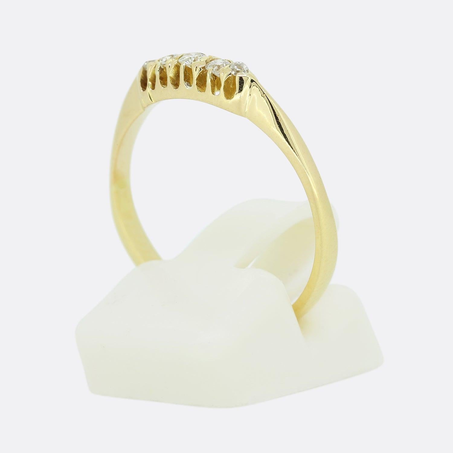 Taille vieille mine Bague victorienne à cinq pierres et diamants 0.10 carat en vente