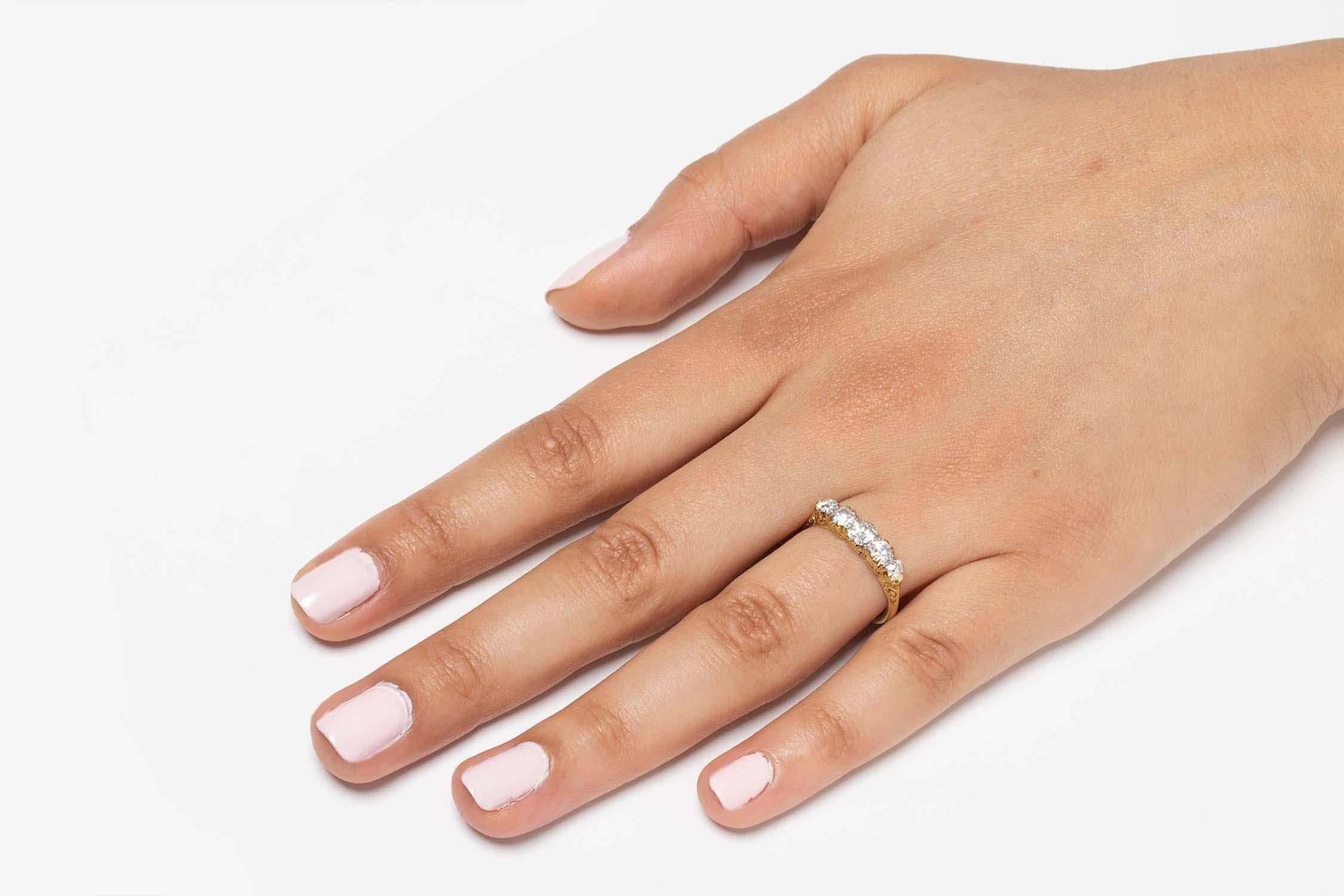 Victorian Five-Stone Diamond Engagement Ring, circa 1900s In Good Condition In London, GB