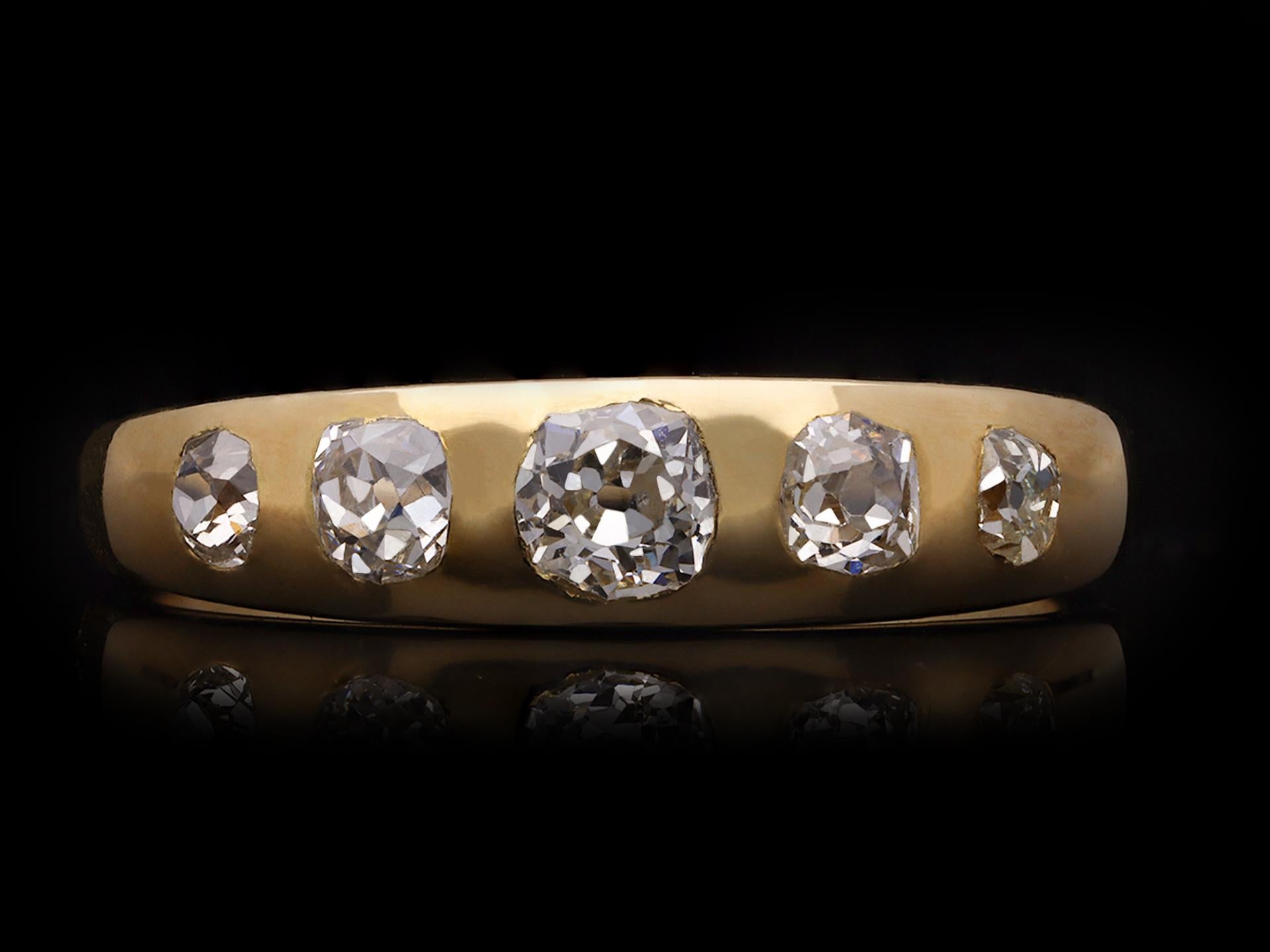 Viktorianischer Diamantring mit fünf Steinen, um 1890. (Alteuropäischer Brillantschliff) im Angebot