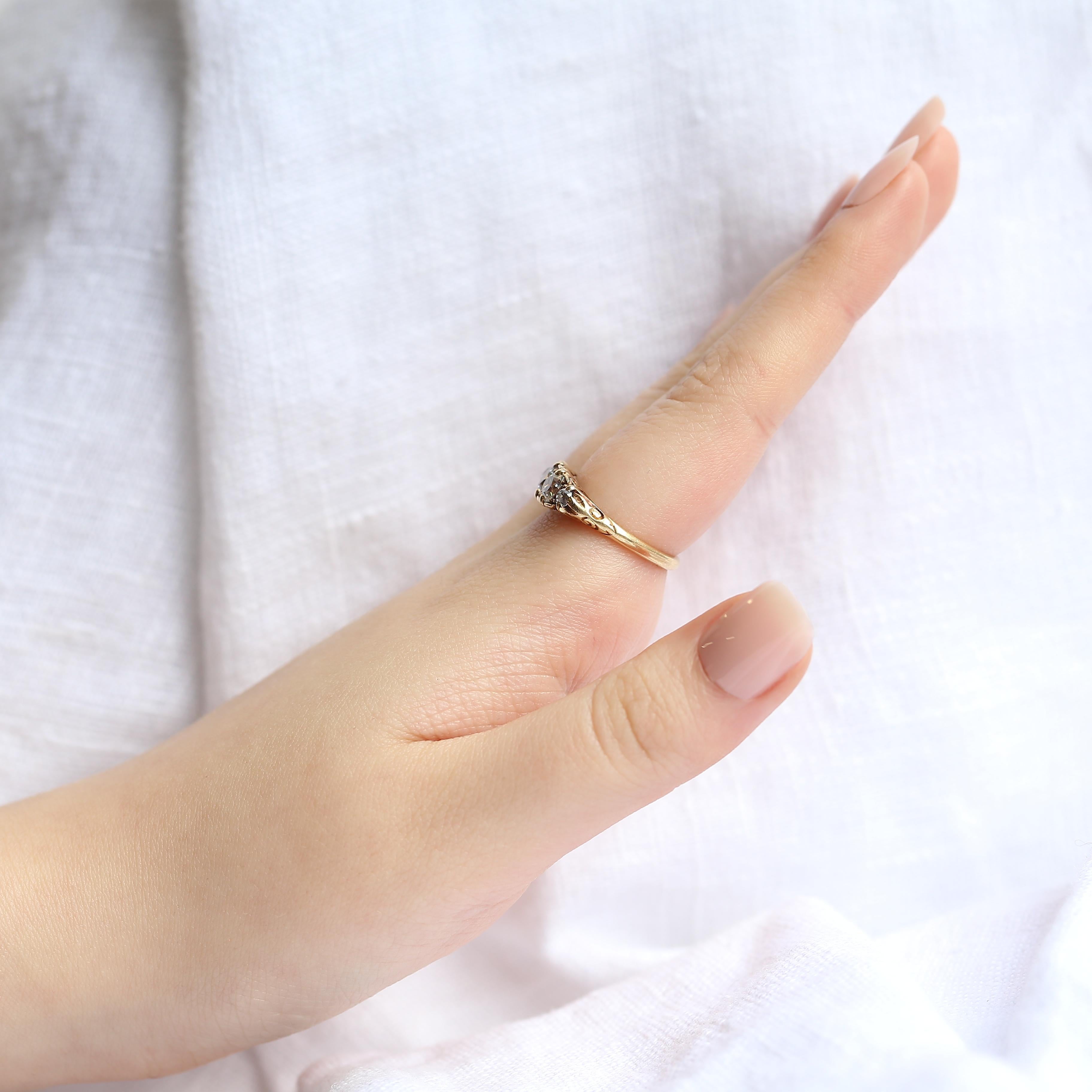 Bague victorienne à cinq pierres Bon état - En vente à London, GB