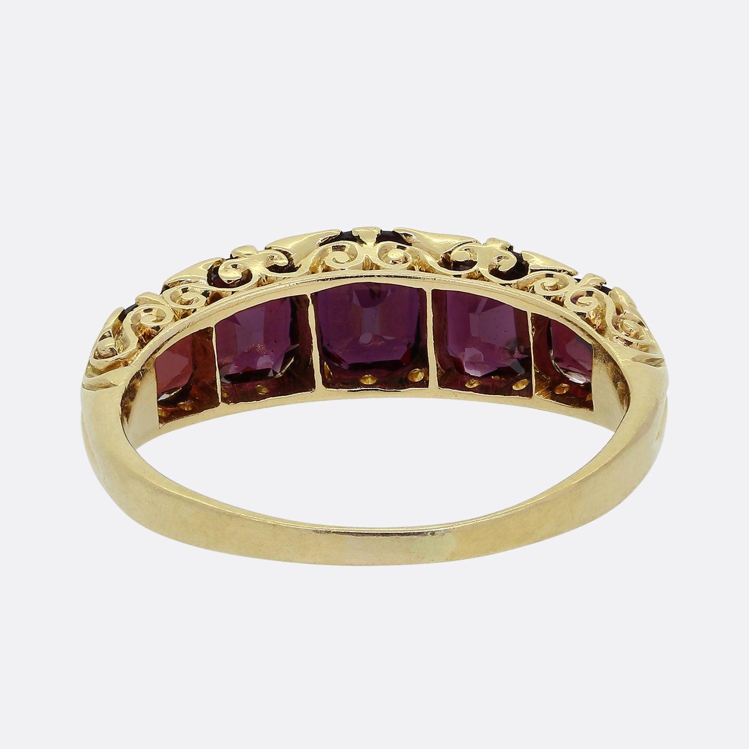 Viktorianischer Ring mit fünf Steinen Granat und Diamant im Zustand „Gut“ im Angebot in London, GB