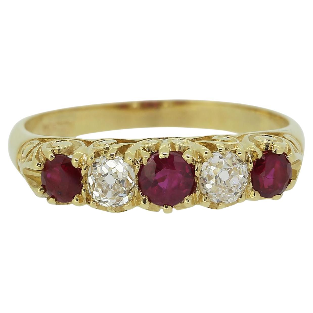 Viktorianischer Fünf-Steine-Ring mit Rubin und Diamant im Angebot