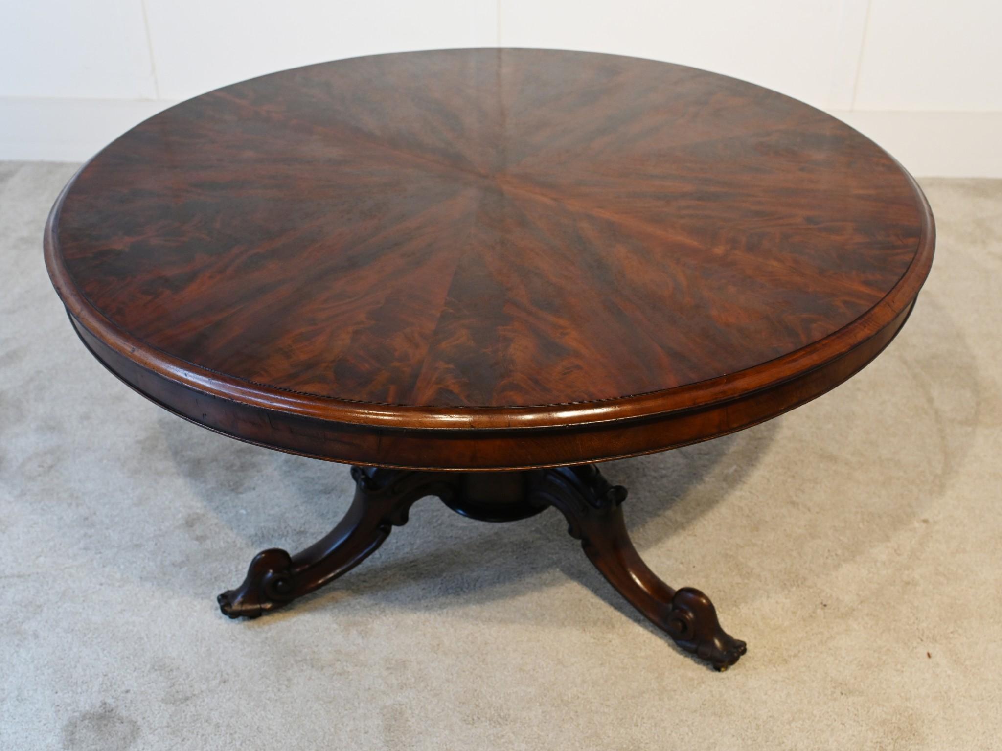 You are viewing a gorgeous Victorian centre table in mahogany
Features a segmental flame mahogany top on a tri form cabriole leg base
Bought from a private house in London's Holland Park
Clean, elegant and practical piece of English furniture fully