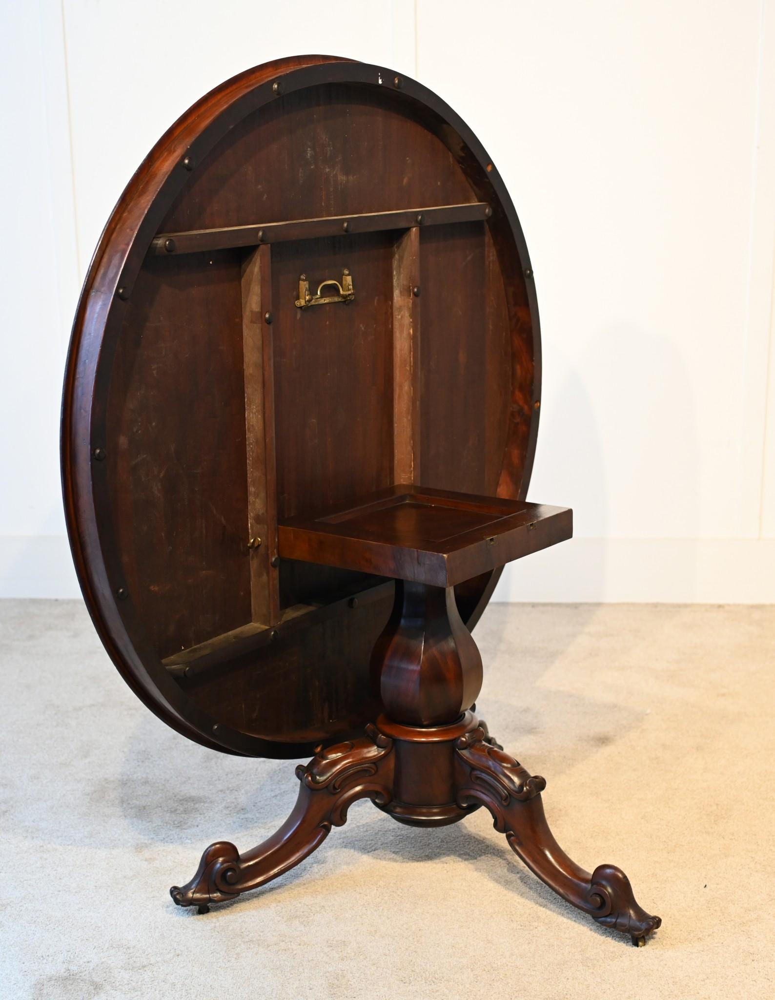 Victorian Flame Mahogany Centre Table Dining 1880 For Sale 3