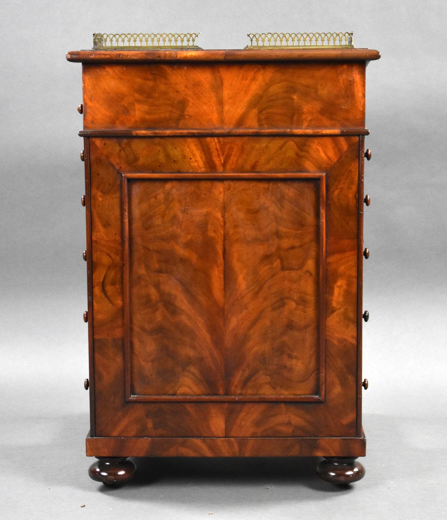 Victorian Flame Mahogany Davenport In Good Condition For Sale In Chelmsford, Essex