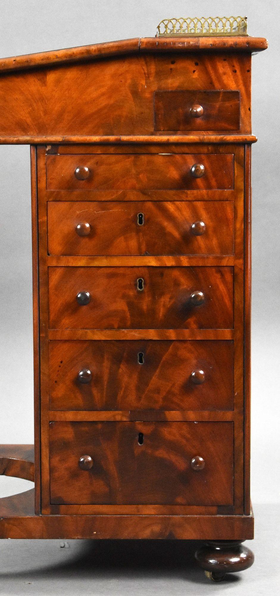 Victorian Flame Mahogany Davenport For Sale 4