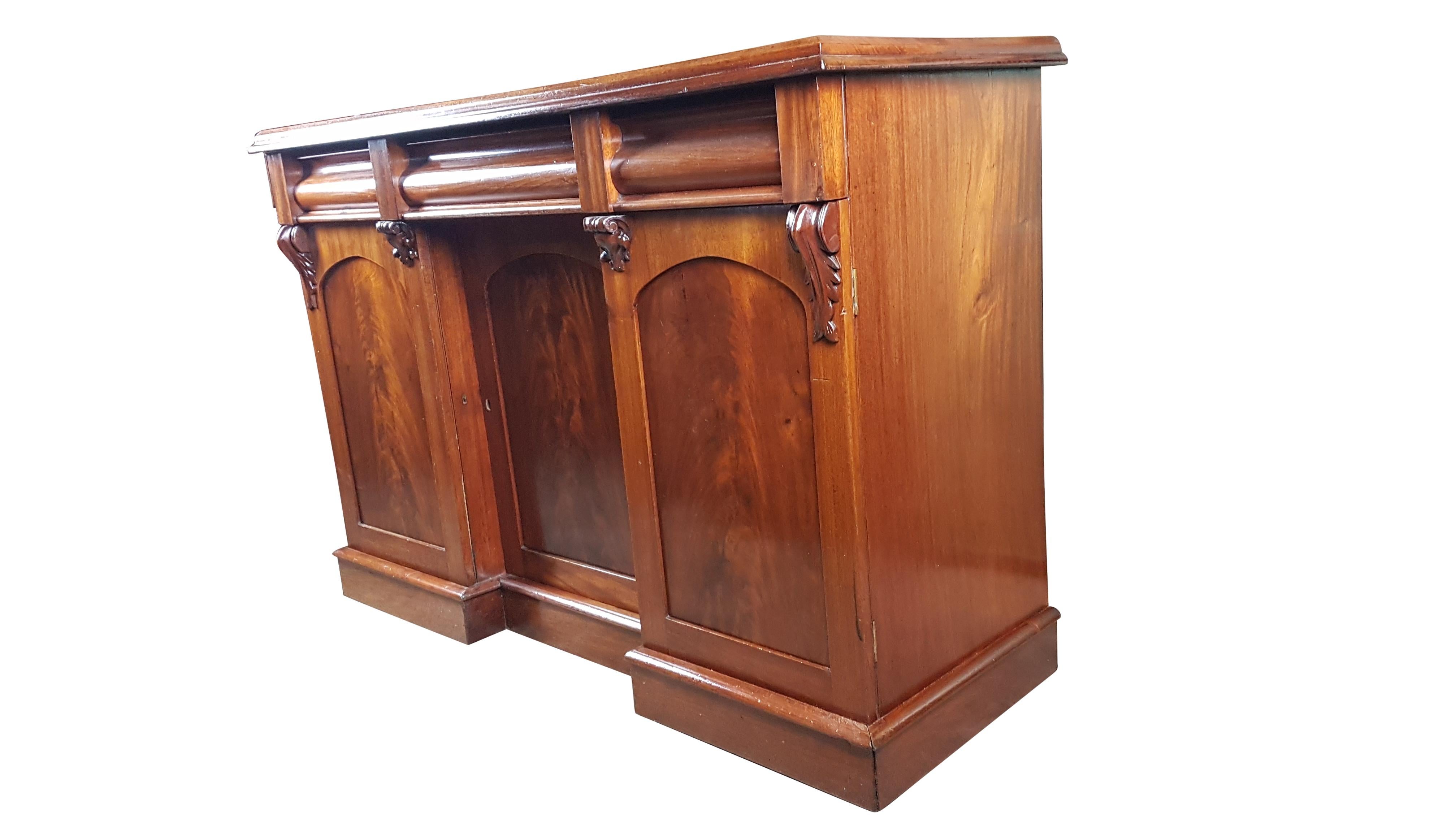Late Victorian Victorian Flame Mahogany Sideboard For Sale