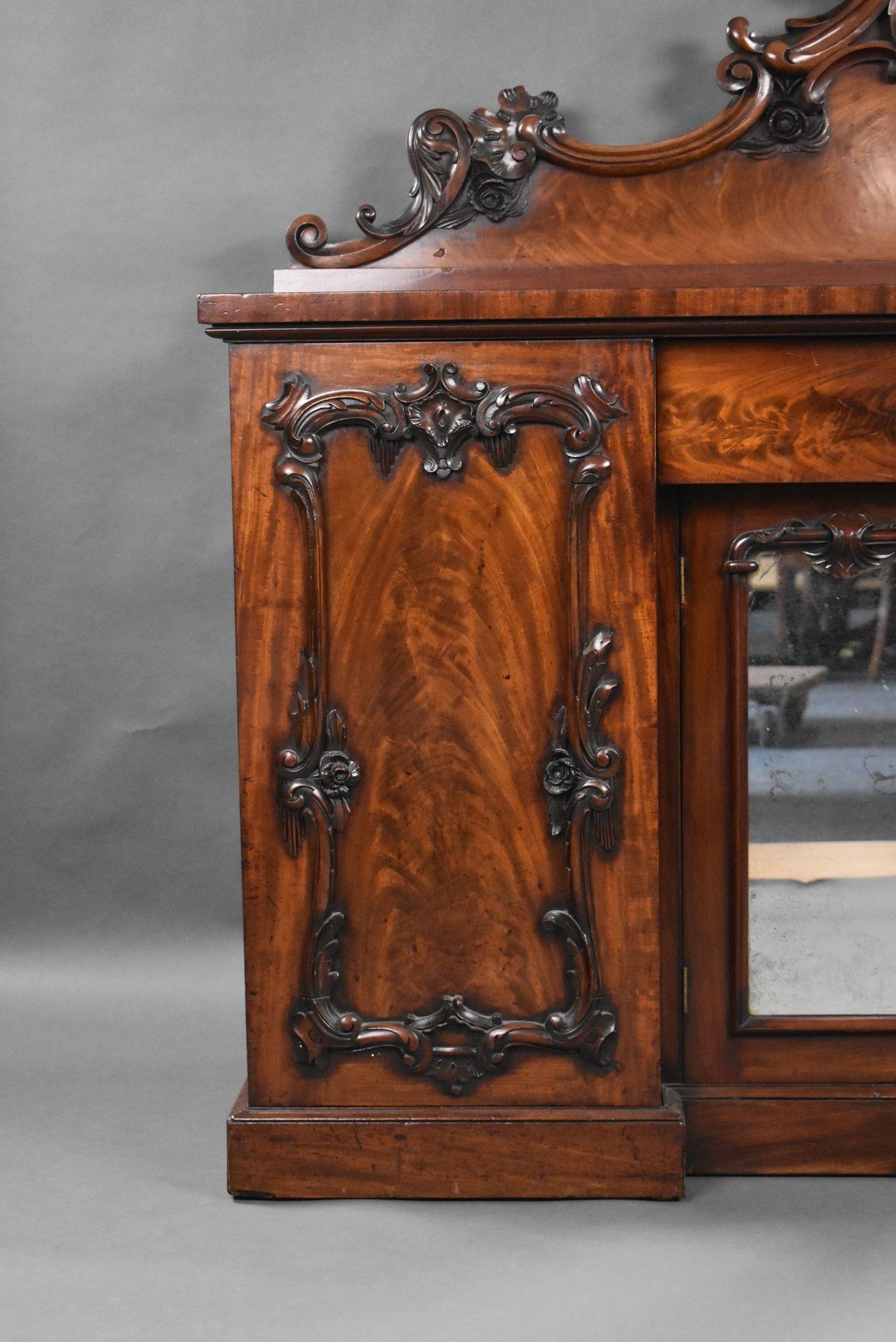 Victorian Flame Mahogany Sideboard In Good Condition For Sale In Chelmsford, Essex