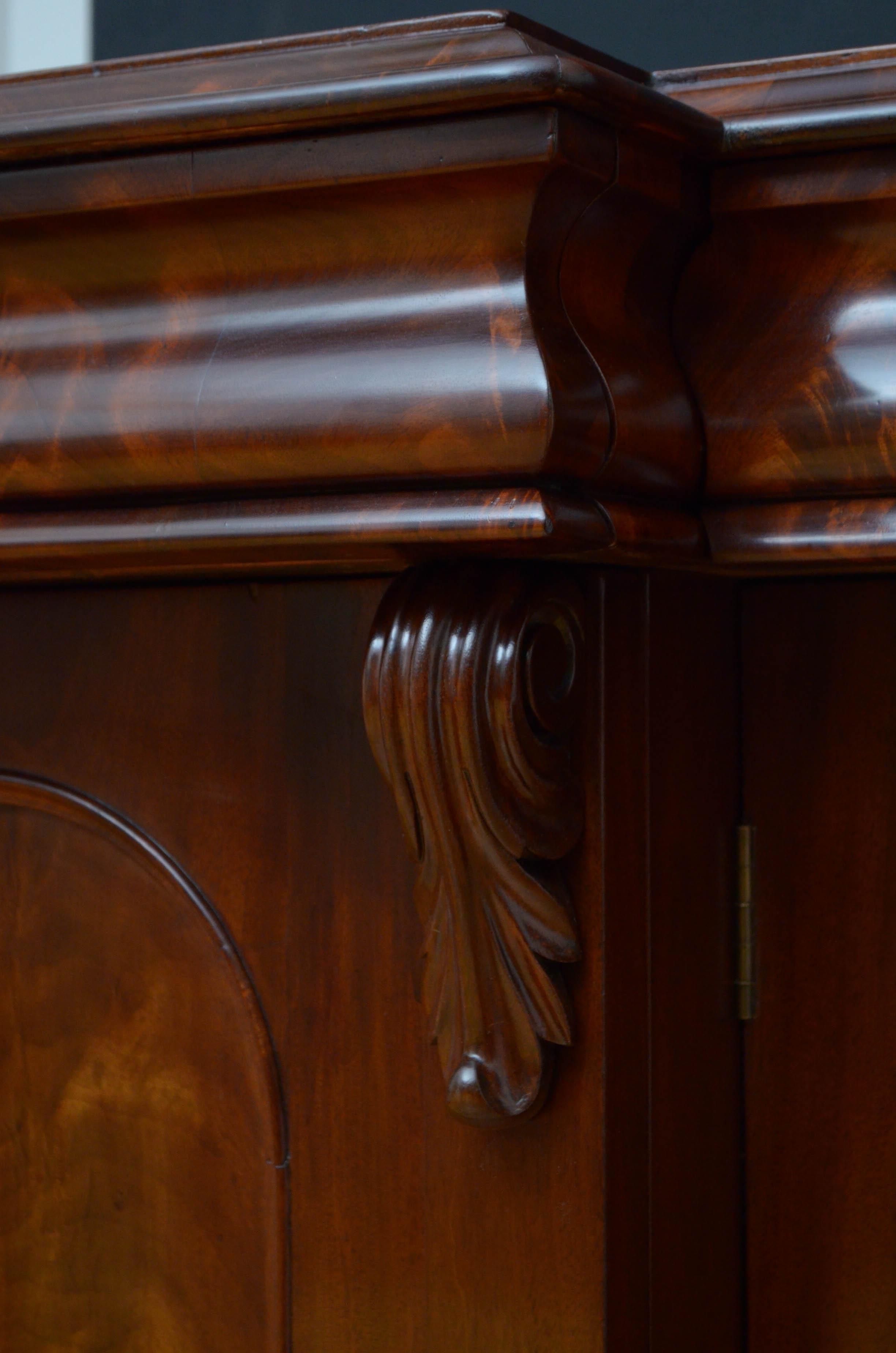 Victorian Flamed Mahogany 4-Door Sideboard 3