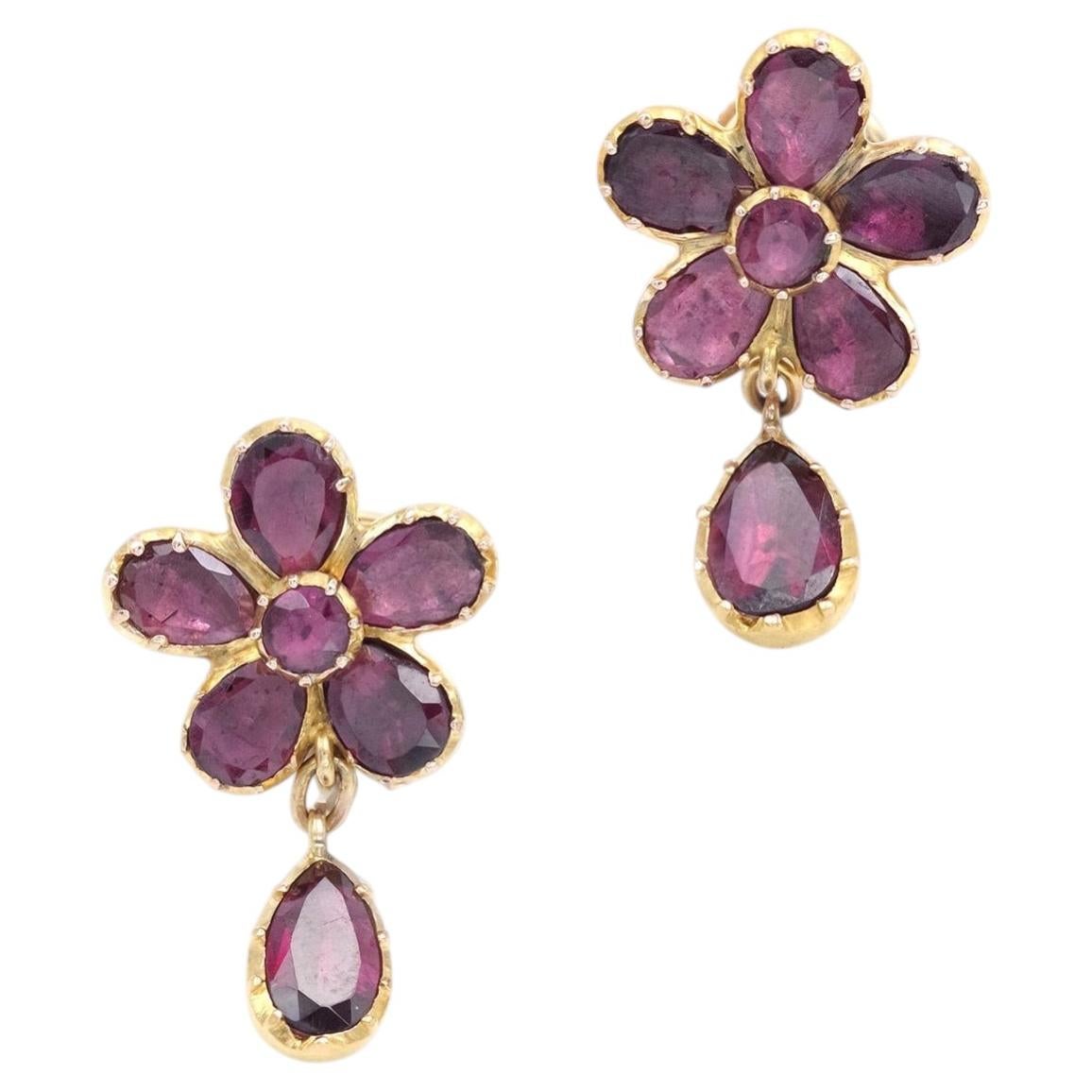 Victorian flat garnet earrings in 9 karat gold, Flower, Flat Garnets For Sale
