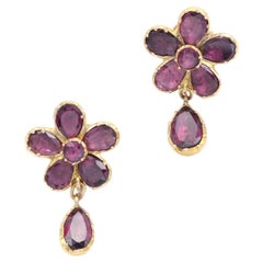 Victorian flat garnet earrings in 9 karat gold, Flower, Flat Garnets