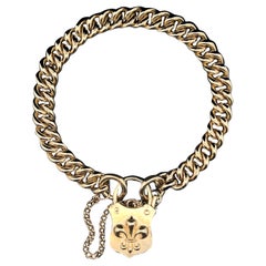 Bracelet de cadenas en or jaune Fleur de Lis de l
époque victorienne Circa 1880s Bracelet de cadenas en or jaune Fleur de Lis de l
époque victorienne Circa 1880s