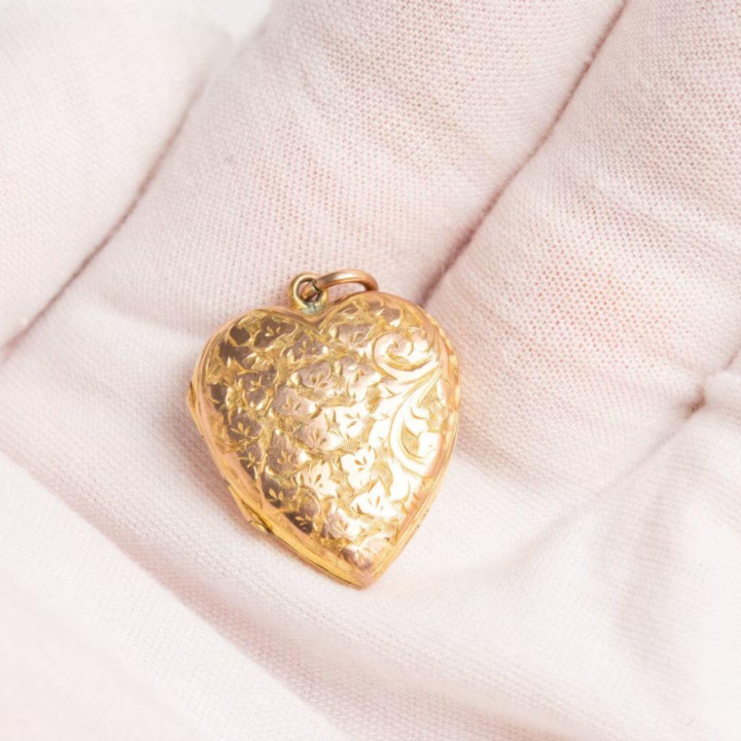 Victorian Floral 9ct Gold Front and Back Heart Locket 1