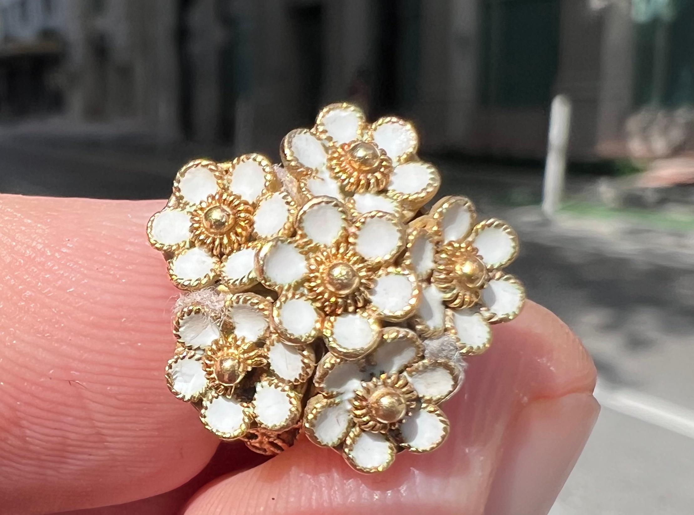 Viktorianischer floraler Blumenstrauß-Emaille-Ring aus 18 Karat Gelbgold im Angebot 1