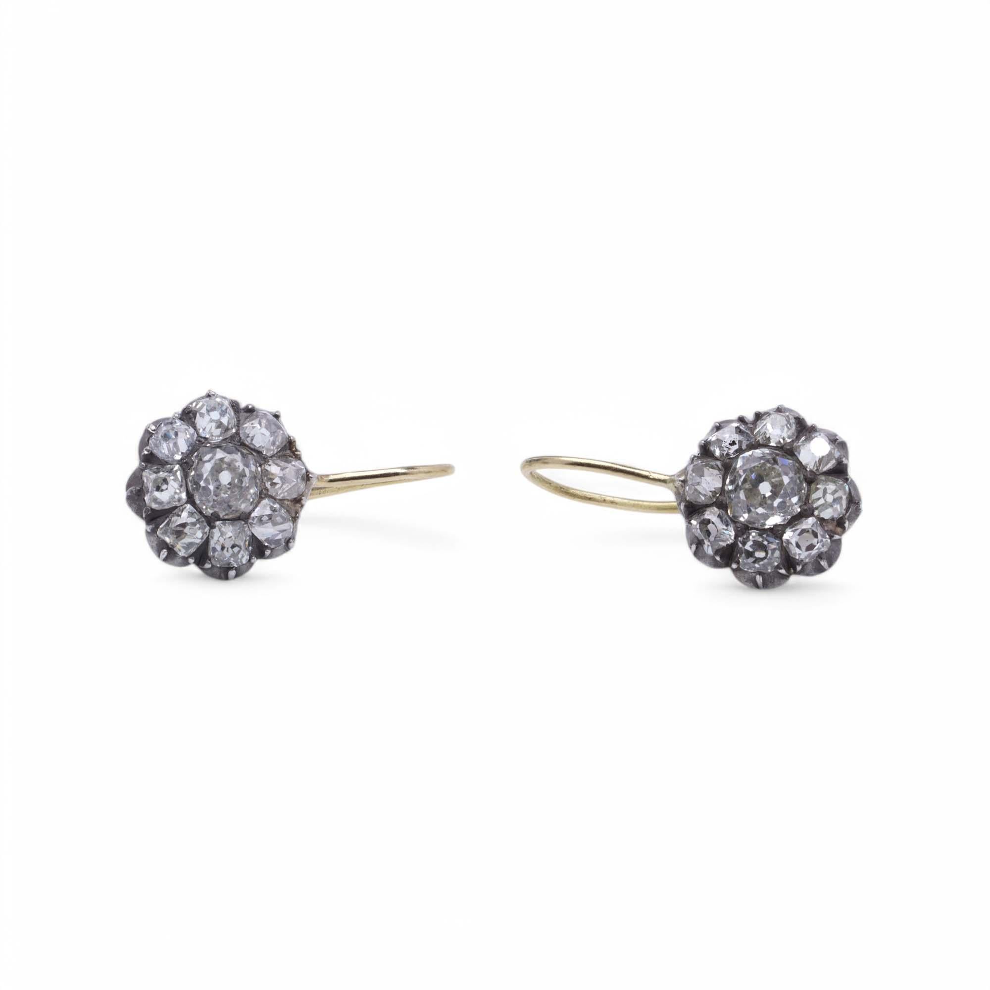 Pendientes de gancho de diamantes de oro de 18 quilates y plata con diseño de racimo floral victoriano Talla antigua