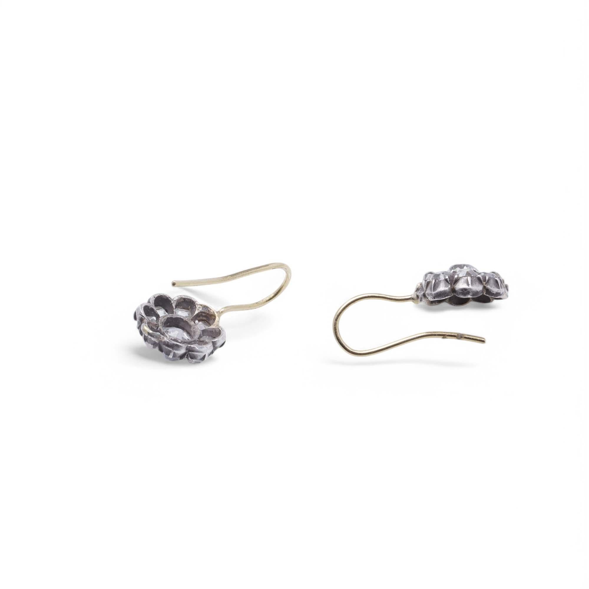 Pendientes de gancho de diamantes de oro de 18 quilates y plata con diseño de racimo floral victoriano en Bueno Estado en Braintree, GB
