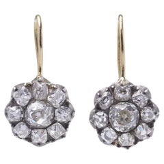 Pendientes de gancho de diamantes de oro de 18 quilates y plata con diseño de racimo floral victoriano