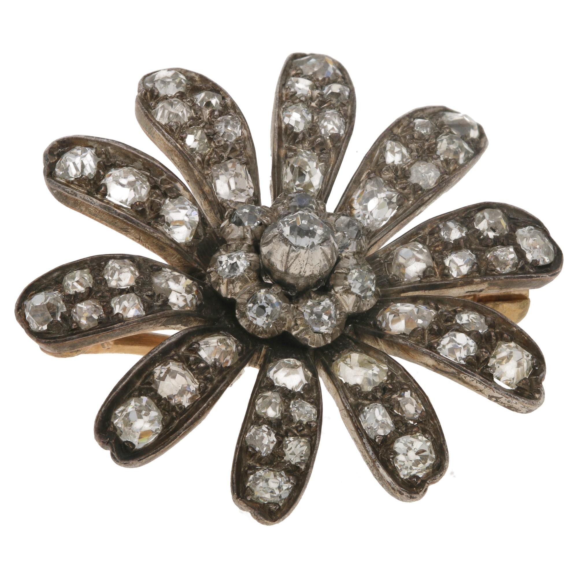 Victorian Floral Diamond Brooch in Silver and Yellow Gold In Good Condition In London, GB