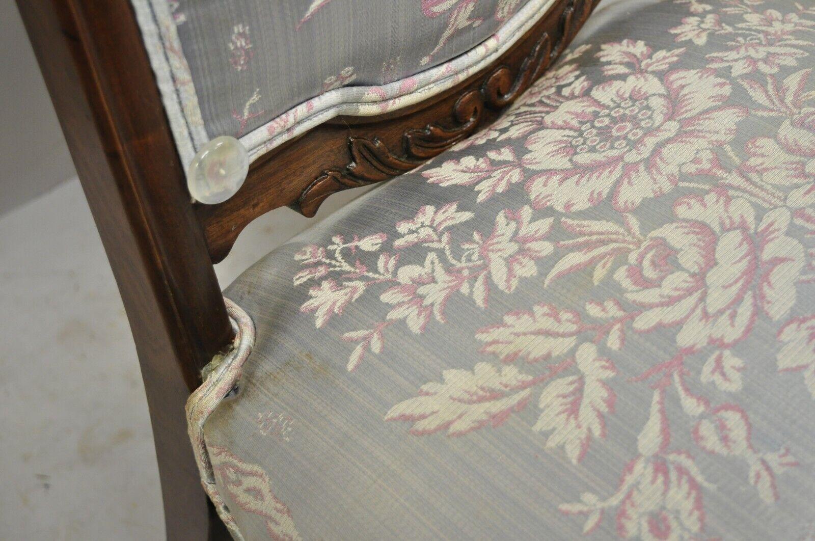Viktorianisches Blumenwerk geschnitzte Mahagoni Wohnzimmer Slipper Side Chairs - ein Paar im Angebot 5