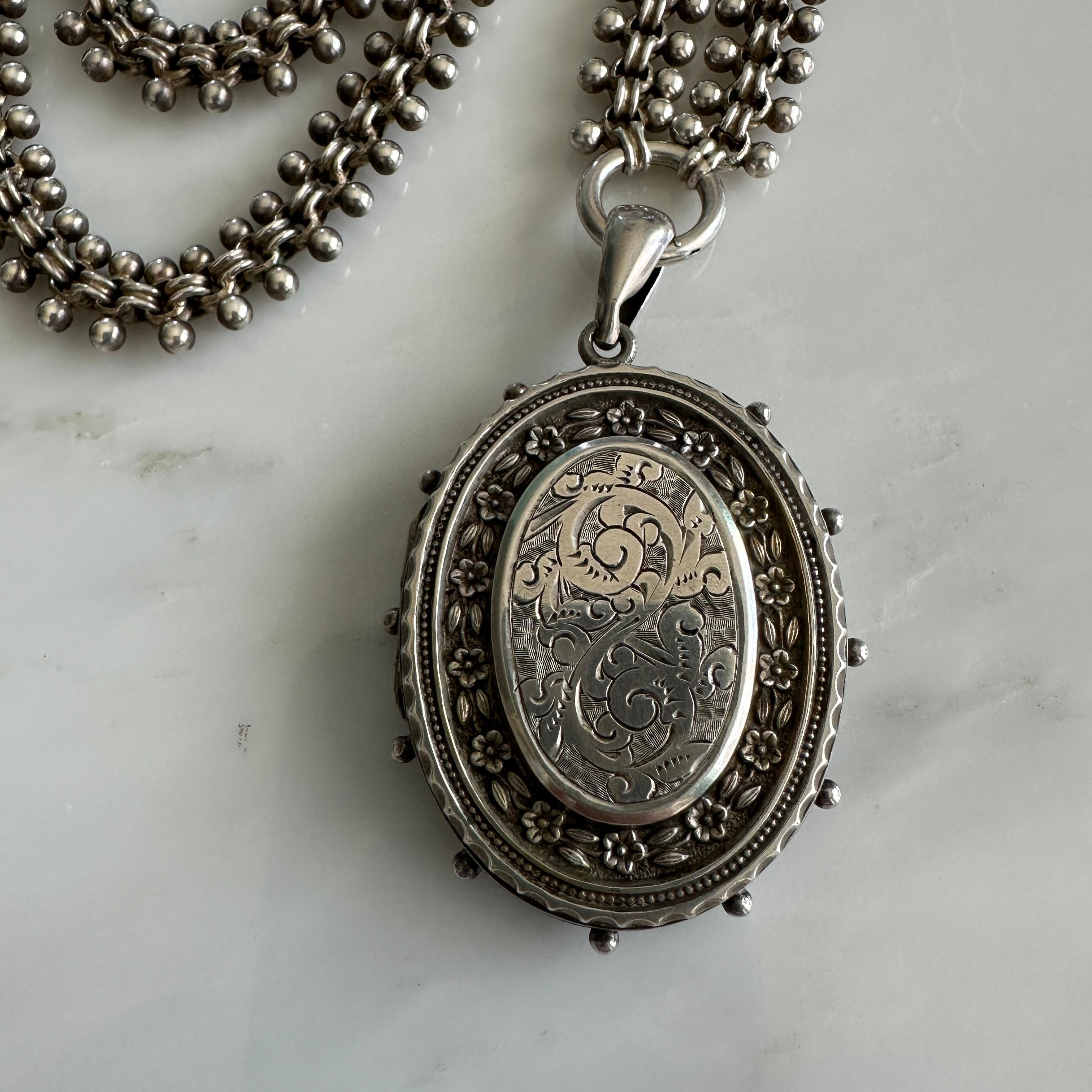 Medaglione floreale vittoriano in argento e catena a libro Aesthetic Movement in vendita 8