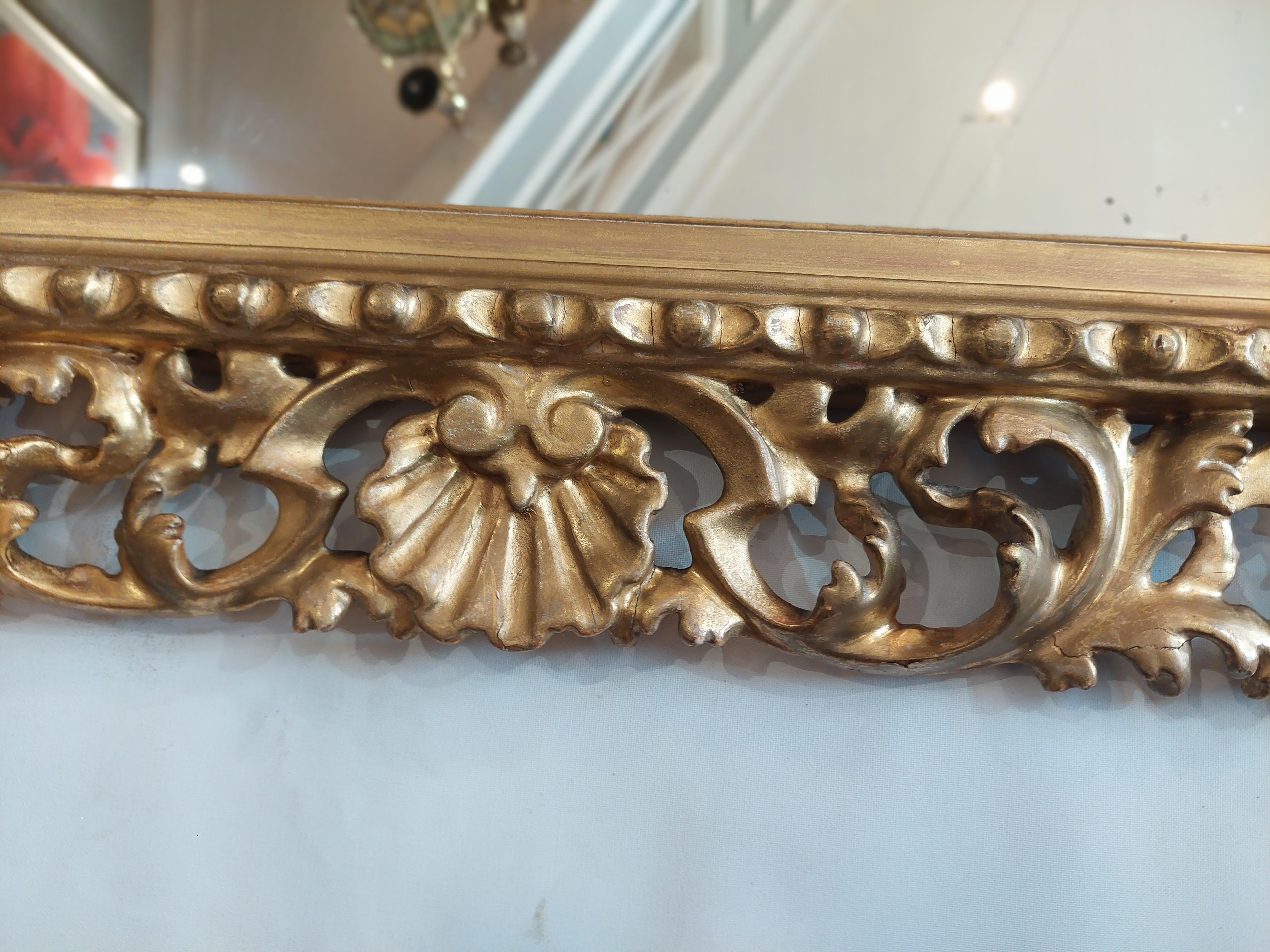 Anglais Miroir Victorien en bois doré de style Florentine en vente