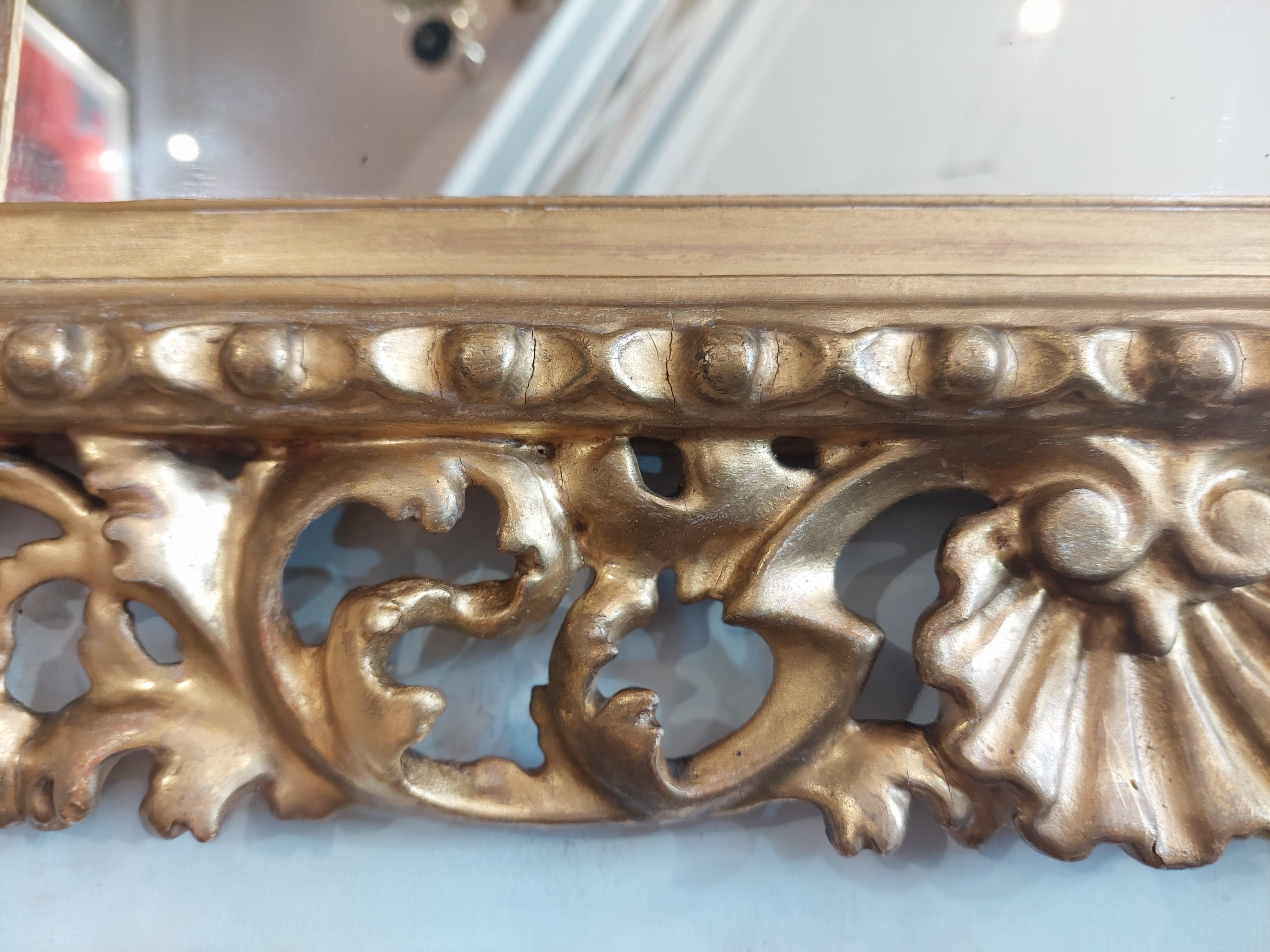 Fin du XIXe siècle Miroir Victorien en bois doré de style Florentine en vente