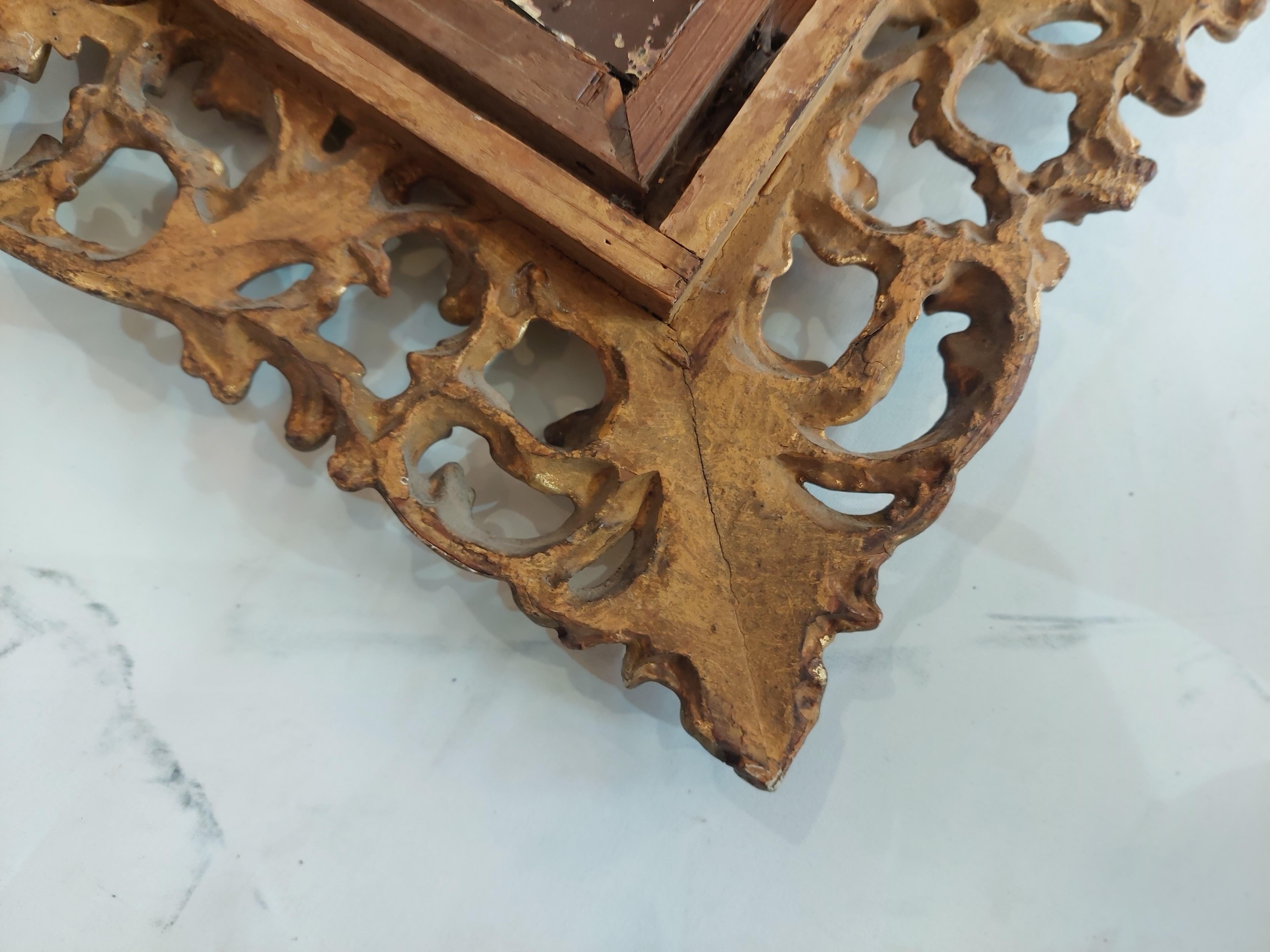 Miroir Victorien en bois doré de style Florentine en vente 2