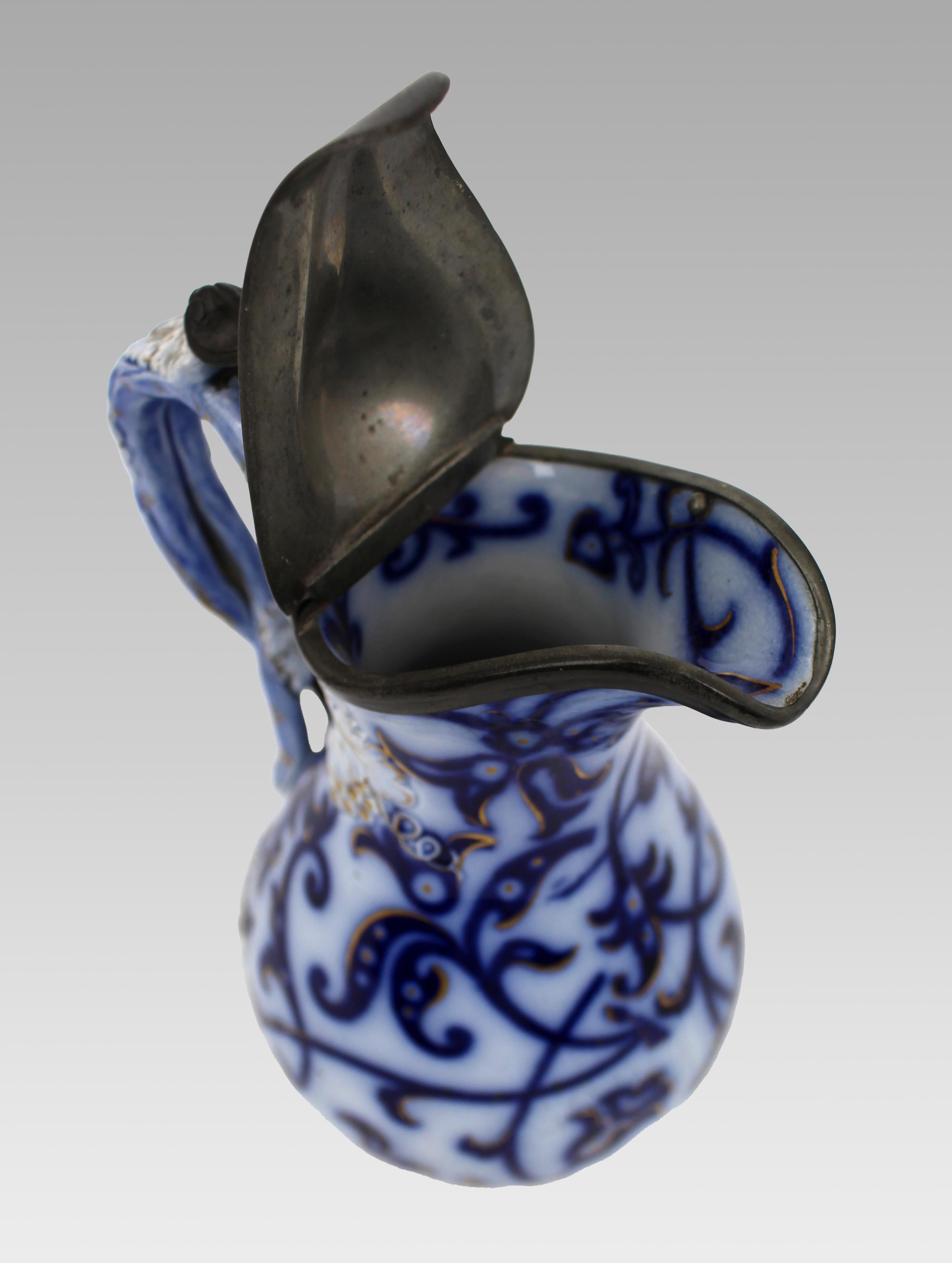 Victorian Flow Blue and Gilded Ceramic Jug with Pewter Lid, England, circa 1850 For Sale 1