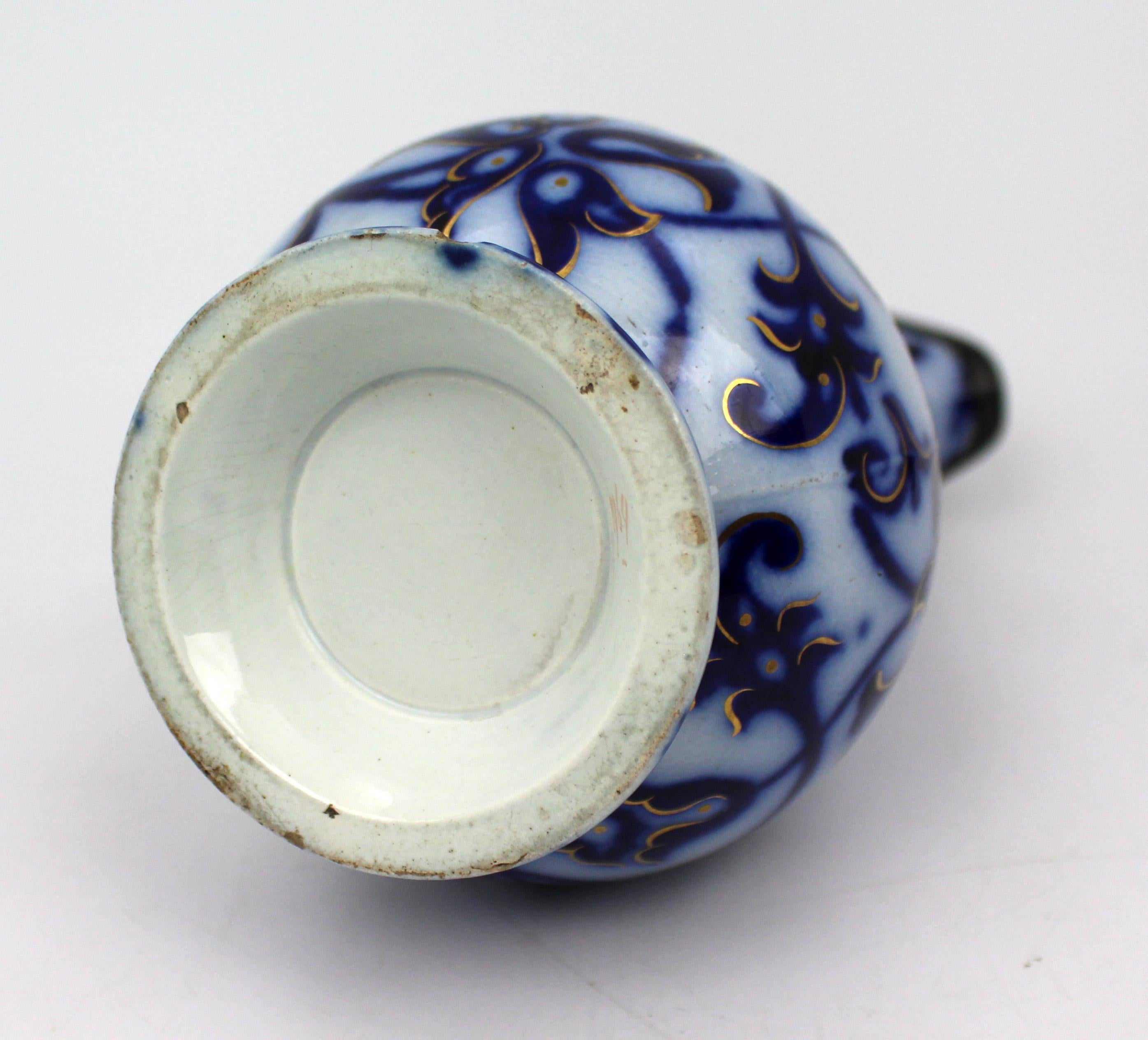 Victorian Flow Blue and Gilded Ceramic Jug with Pewter Lid, England, circa 1850 For Sale 3