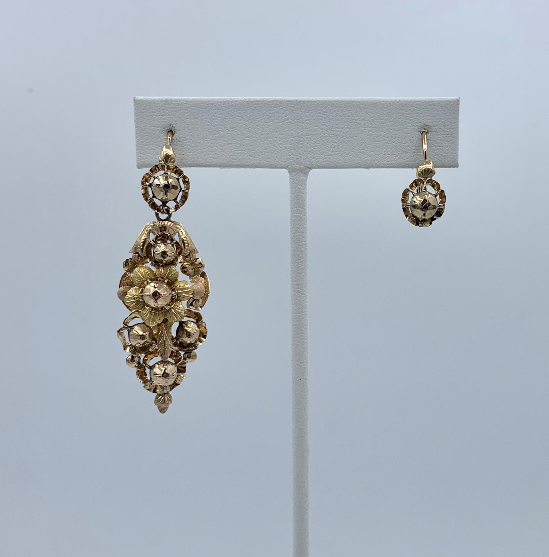 Victorien Pendants d'oreilles de jour et de nuit en or 18 carats avec fleurs de style victorien en vente