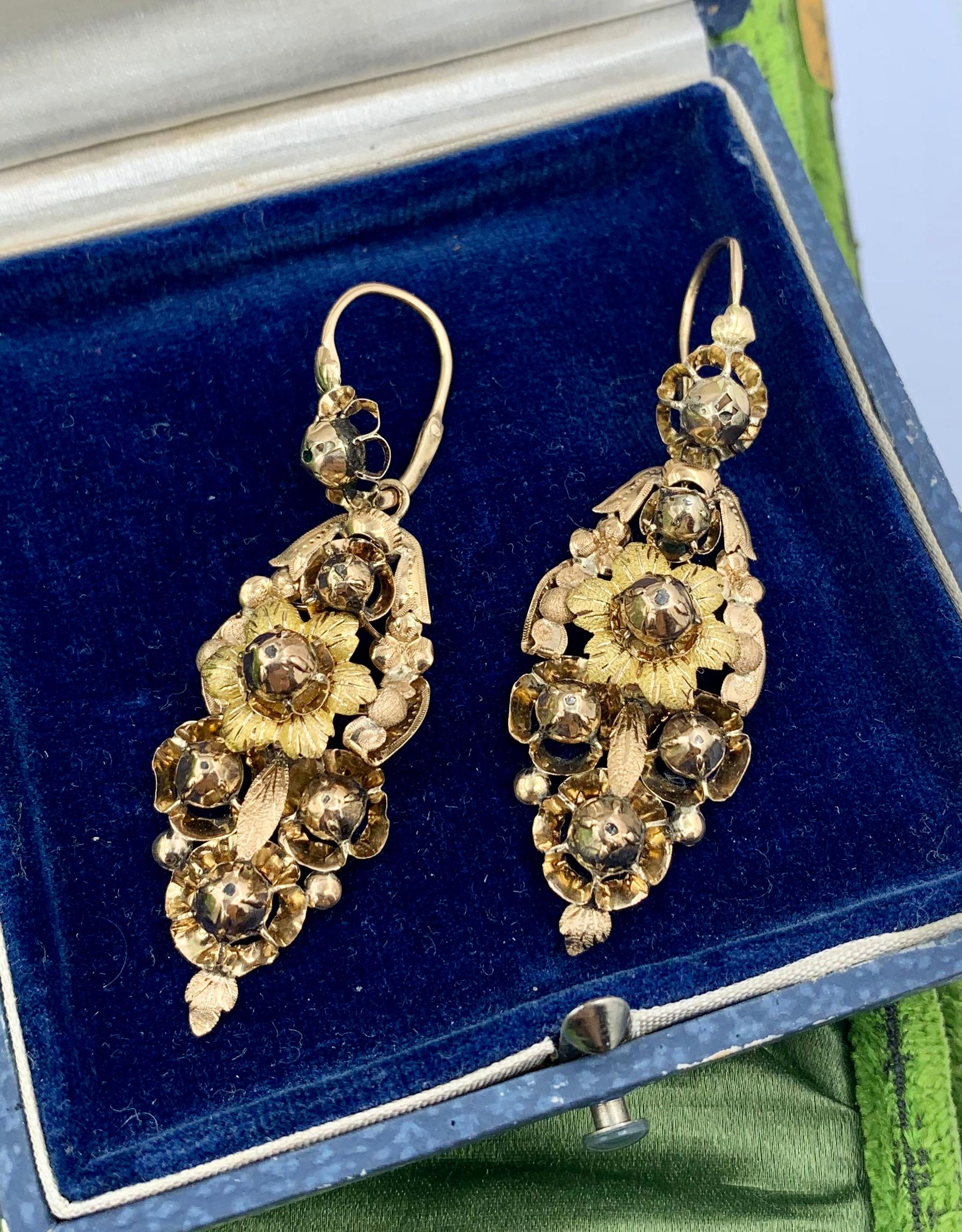 Victorian Flower Dangle Drop Day and Night Earrings 18 Karat Gold In Excellent Condition For Sale In New York, NY