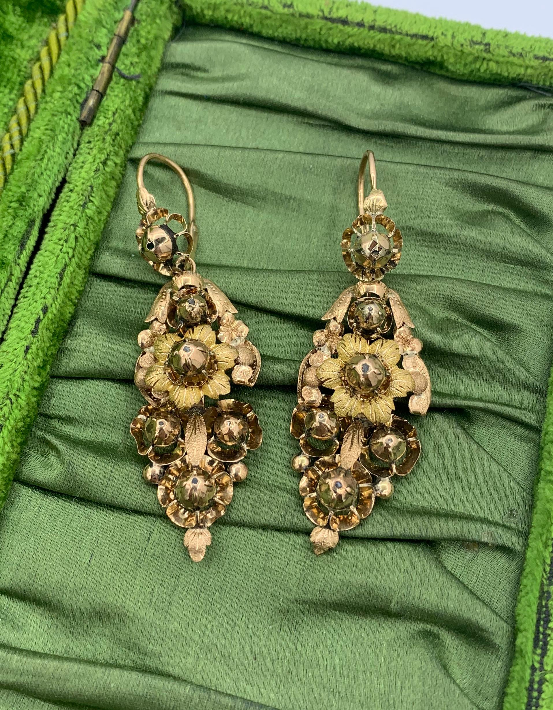 Victorian Flower Dangle Drop Day and Night Earrings 18 Karat Gold For Sale 1