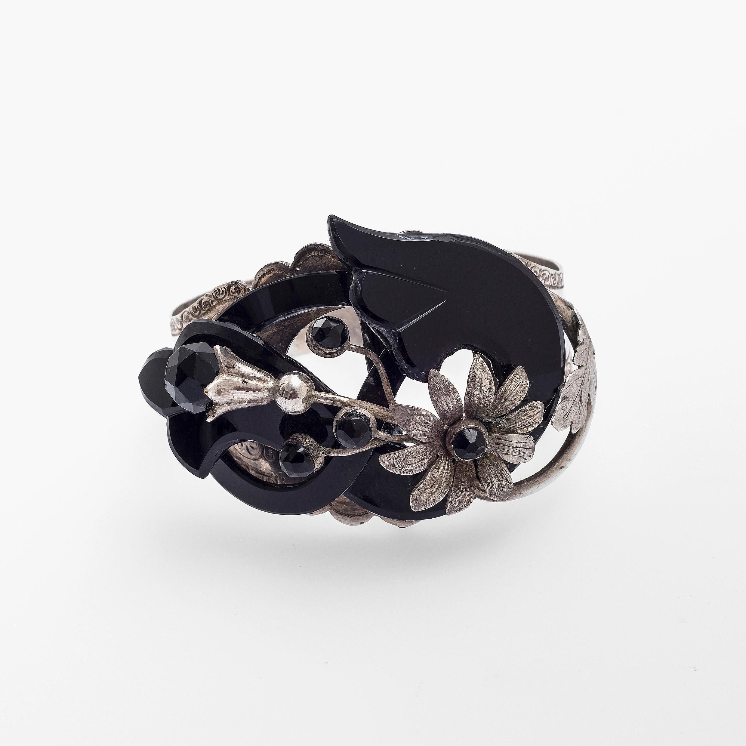 Mixed Cut Antique Victorian Flower Onyx Silver Demi Parure Bracelet Brooch For Sale