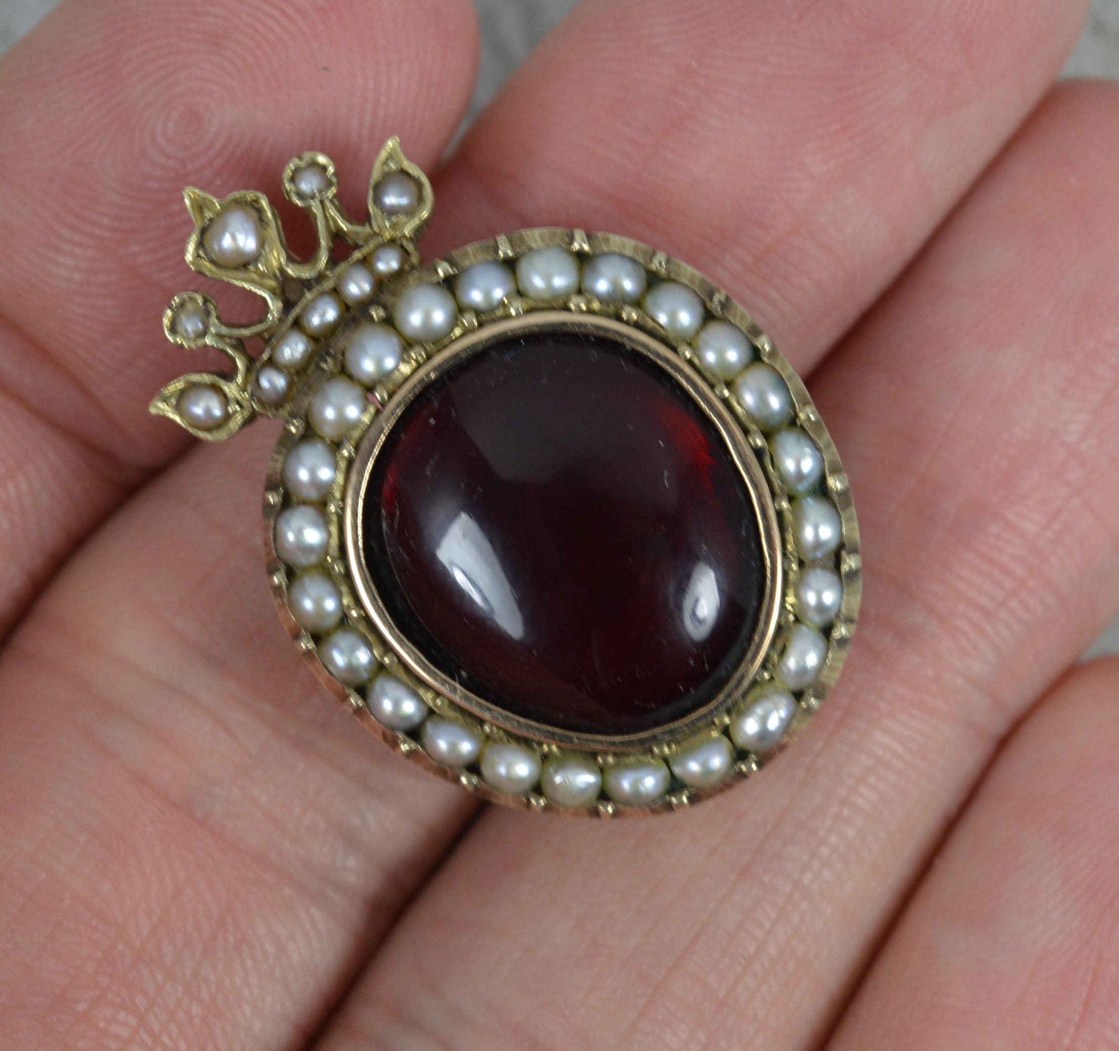 Viktorianischer Herzkronanhänger mit gekerbtem Granat im Cabochon-Schliff, Saatperlen, 15 Karat Roségold (George III.) im Angebot