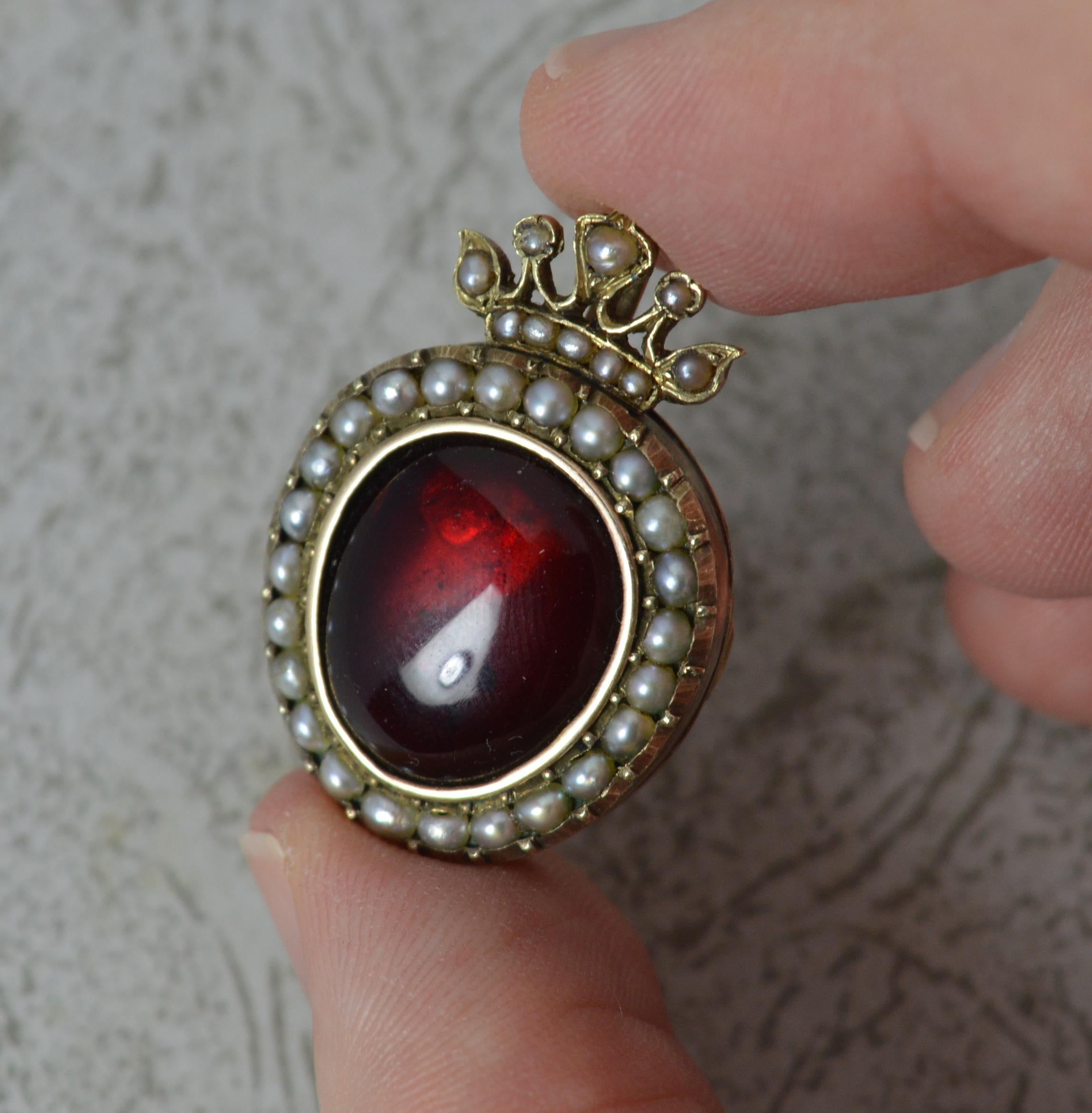 Viktorianischer Herzkronanhänger mit gekerbtem Granat im Cabochon-Schliff, Saatperlen, 15 Karat Roségold im Angebot 4