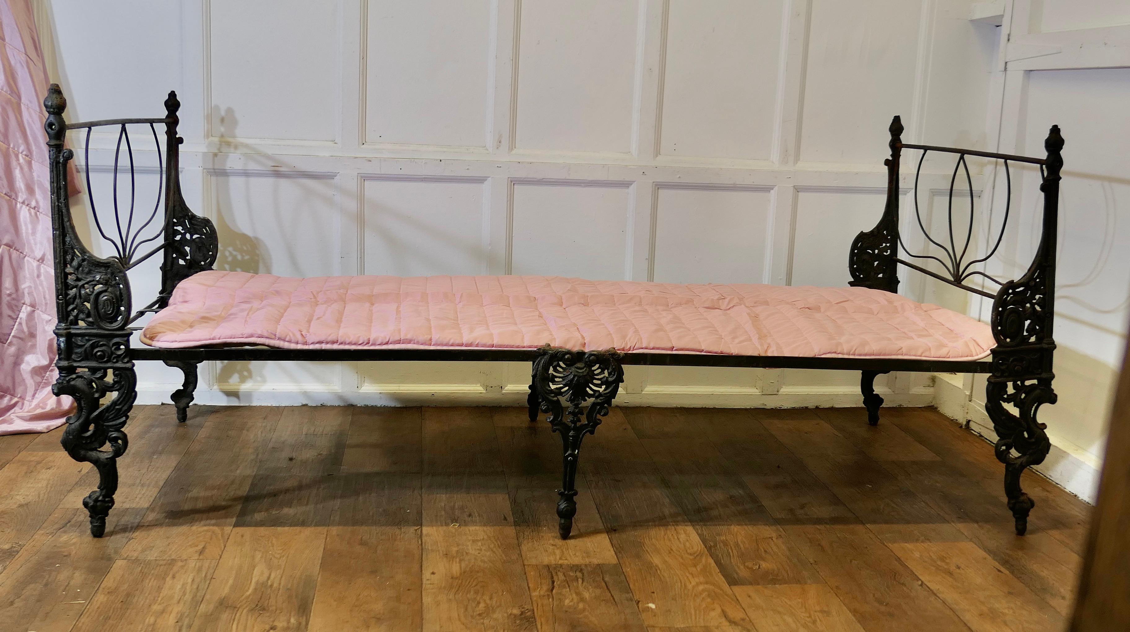  Victorian Folding Wrought Iron Bed

 
This delightful  bed dates from the 19th Century and is still suitable for use 
The bed is very heavy and made in wrought and cast iron
The bed is good and sound condition, it comes with its iron mesh base and