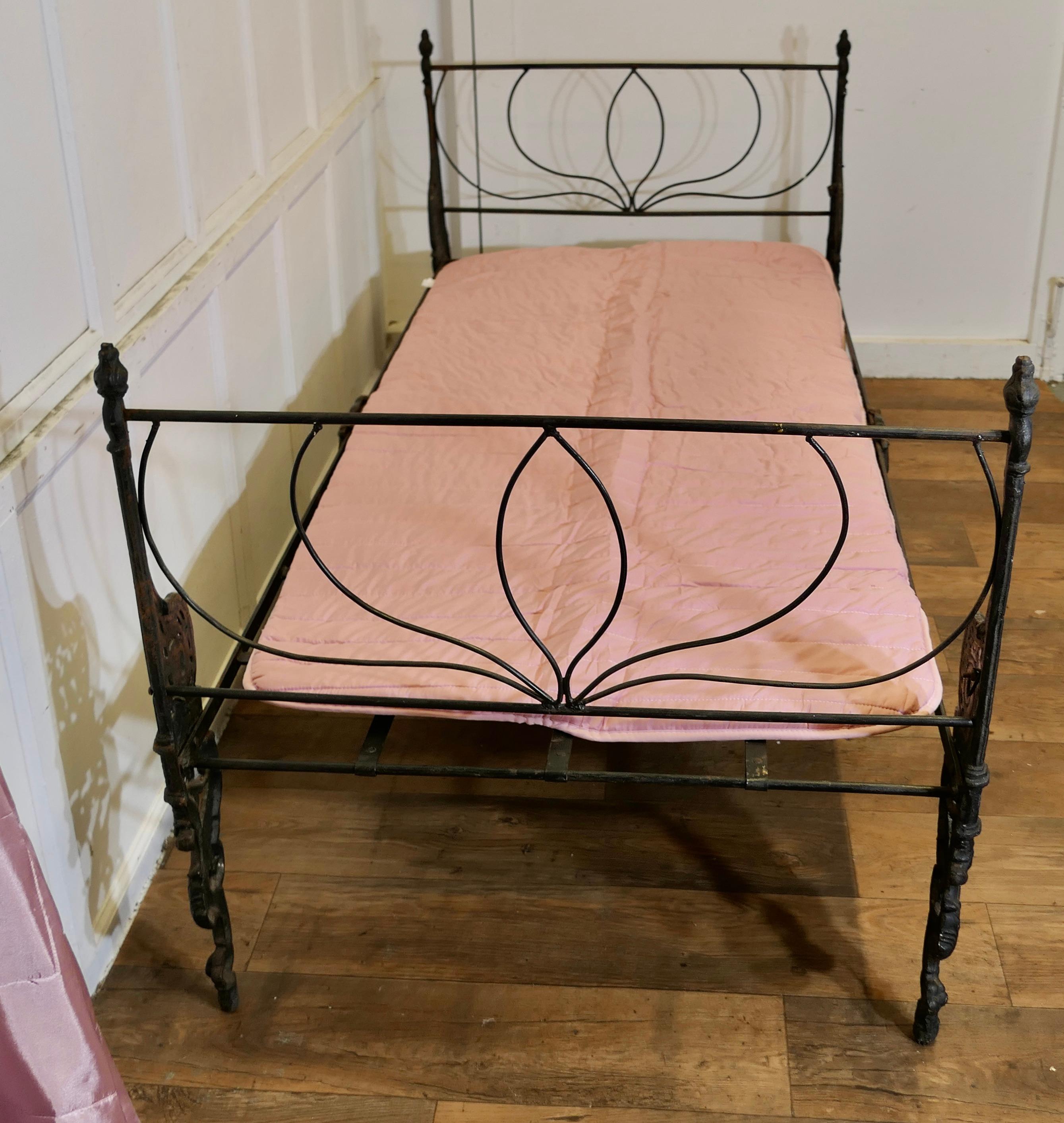 iron bed foldable