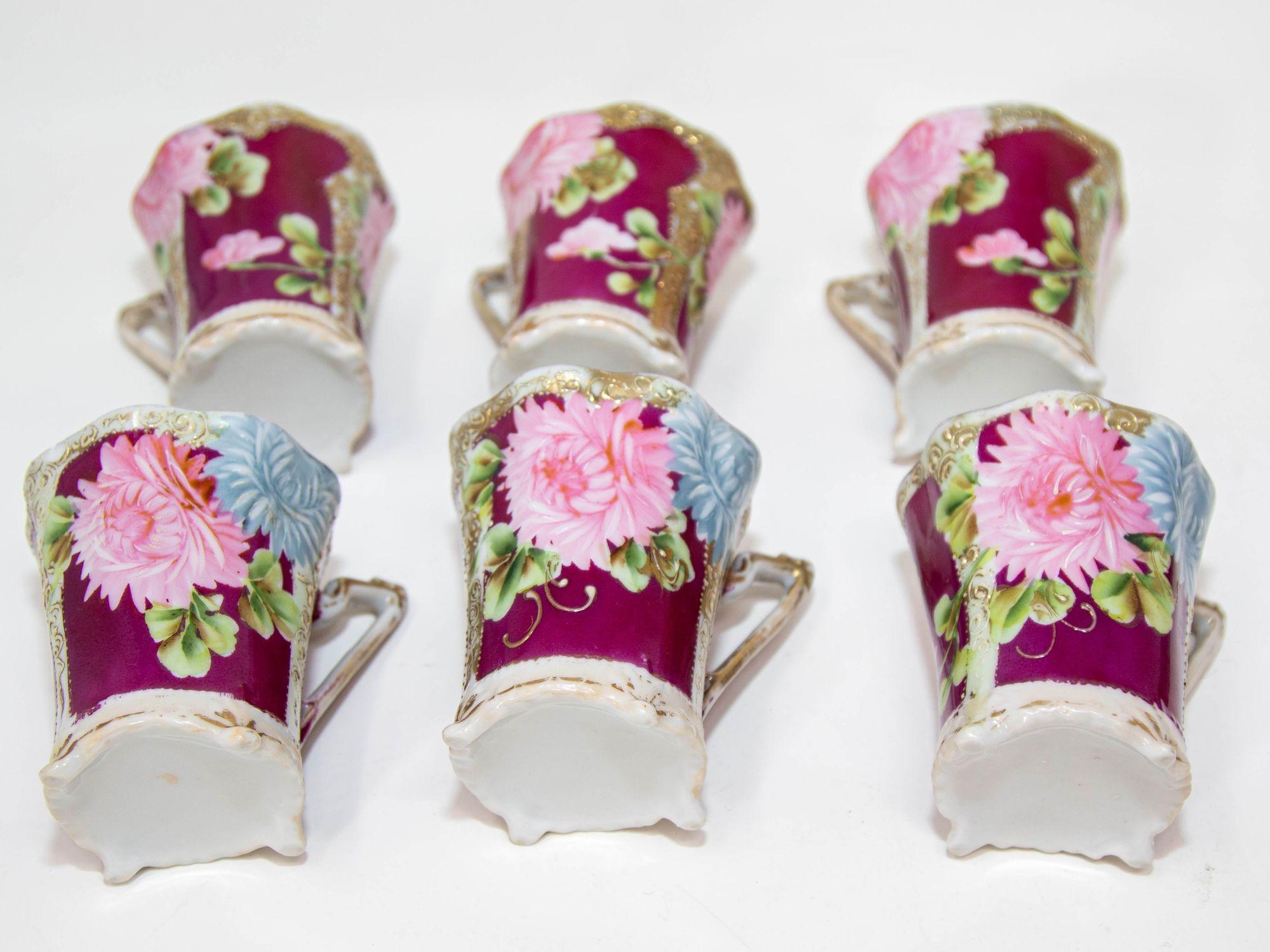English Victorian Footed Porcelain TeaCup and Saucer Set of 6 Circa 1930 For Sale