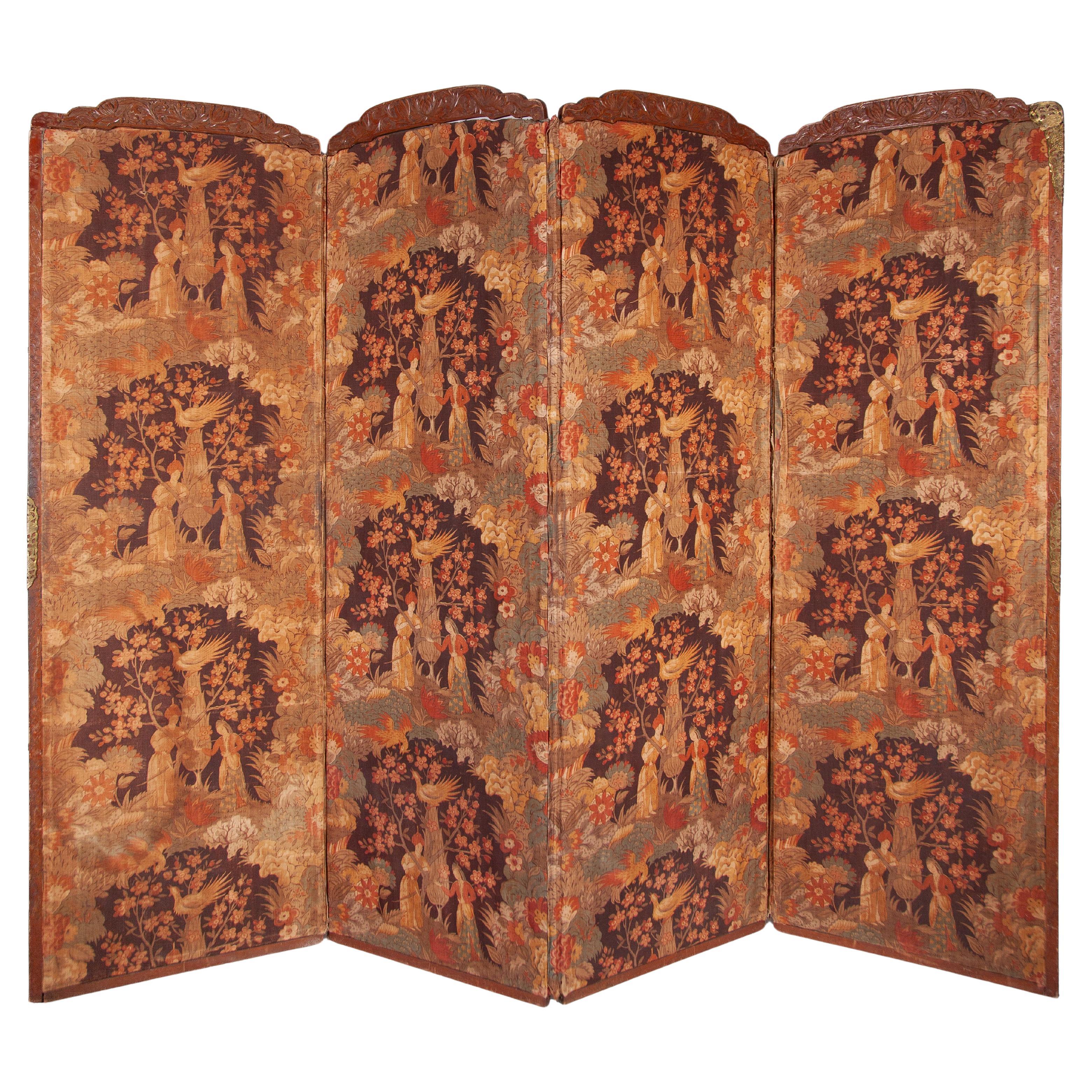 Paravent victorien à quatre panneaux, séparation de pièces en Wood Wood sculpté, design poétique en tissu en vente